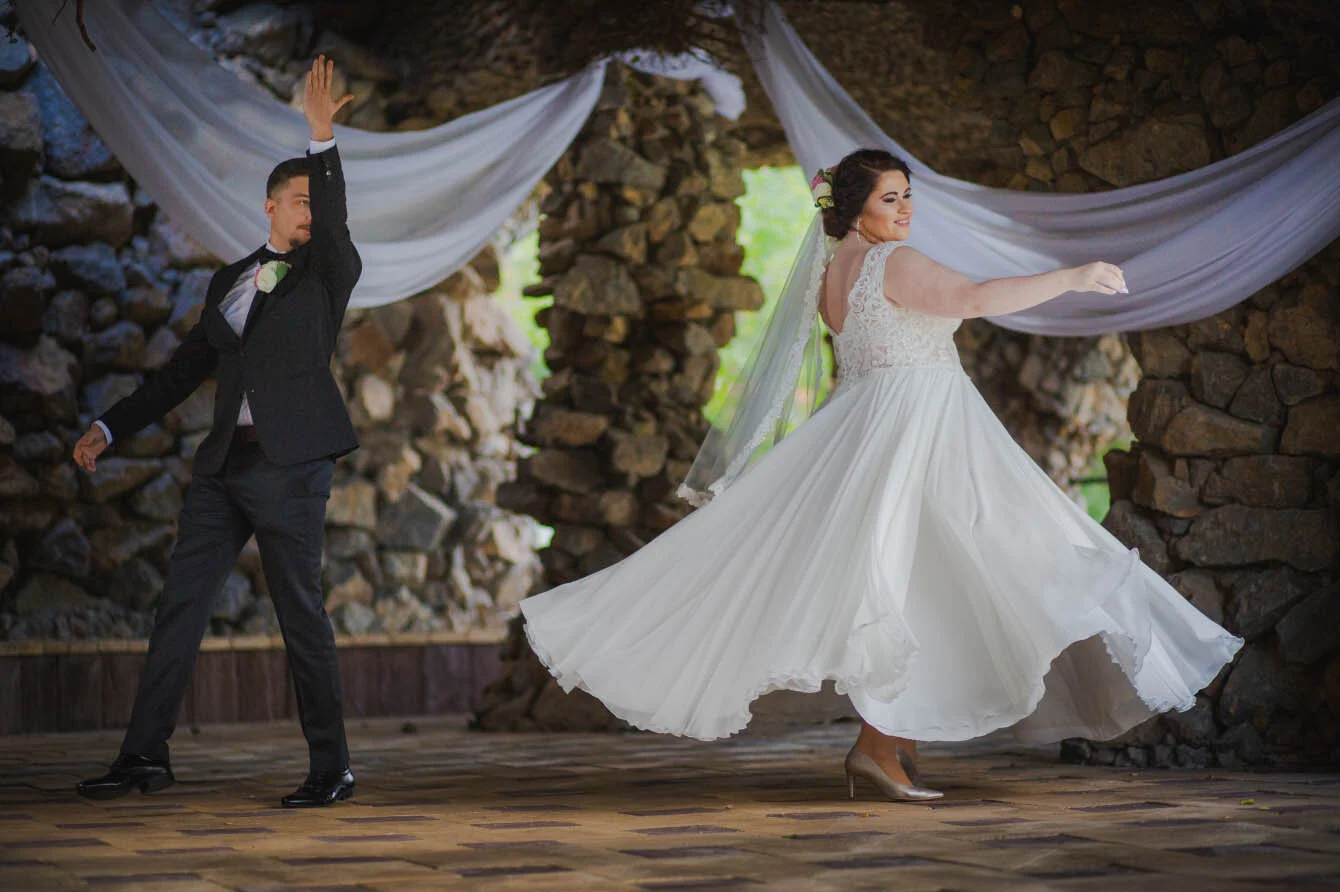 Fotografie ślubne Marka i Angeliki w domu weselnym pod Grzybkiem fotograf Bartek Wyrobek  15.jpg