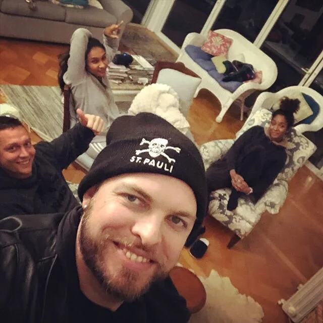 So great sharing this covid induced &lsquo;no gig&rsquo; period with minha preta @andna and our good friends @andoandco @danni_moreira up at the Farrell farm for a few days. 💓 🐄 ☀️ 🍷