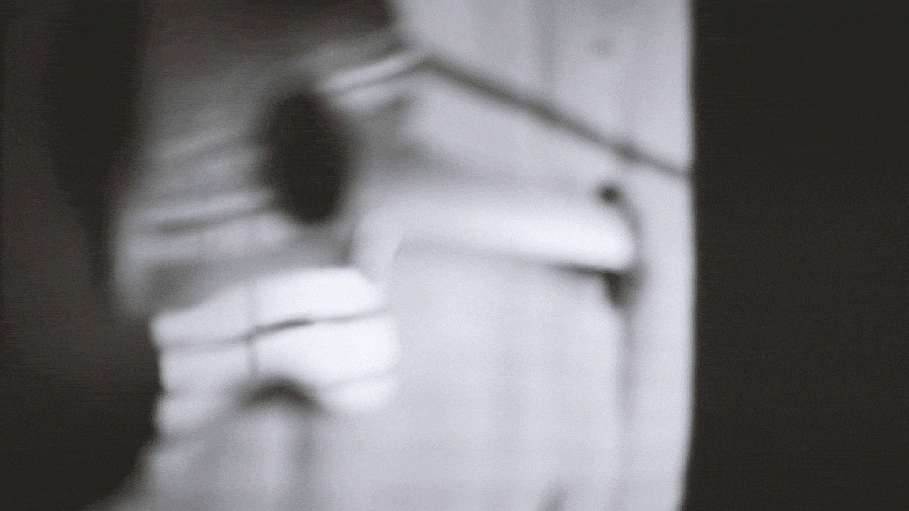 Guitar Focus Pan I_2.gif