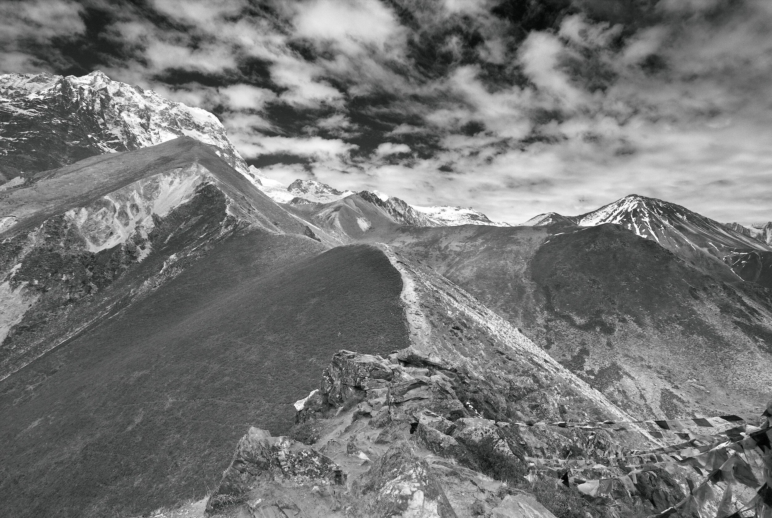 9-3 Kyanjin ridge BW more drama.jpg