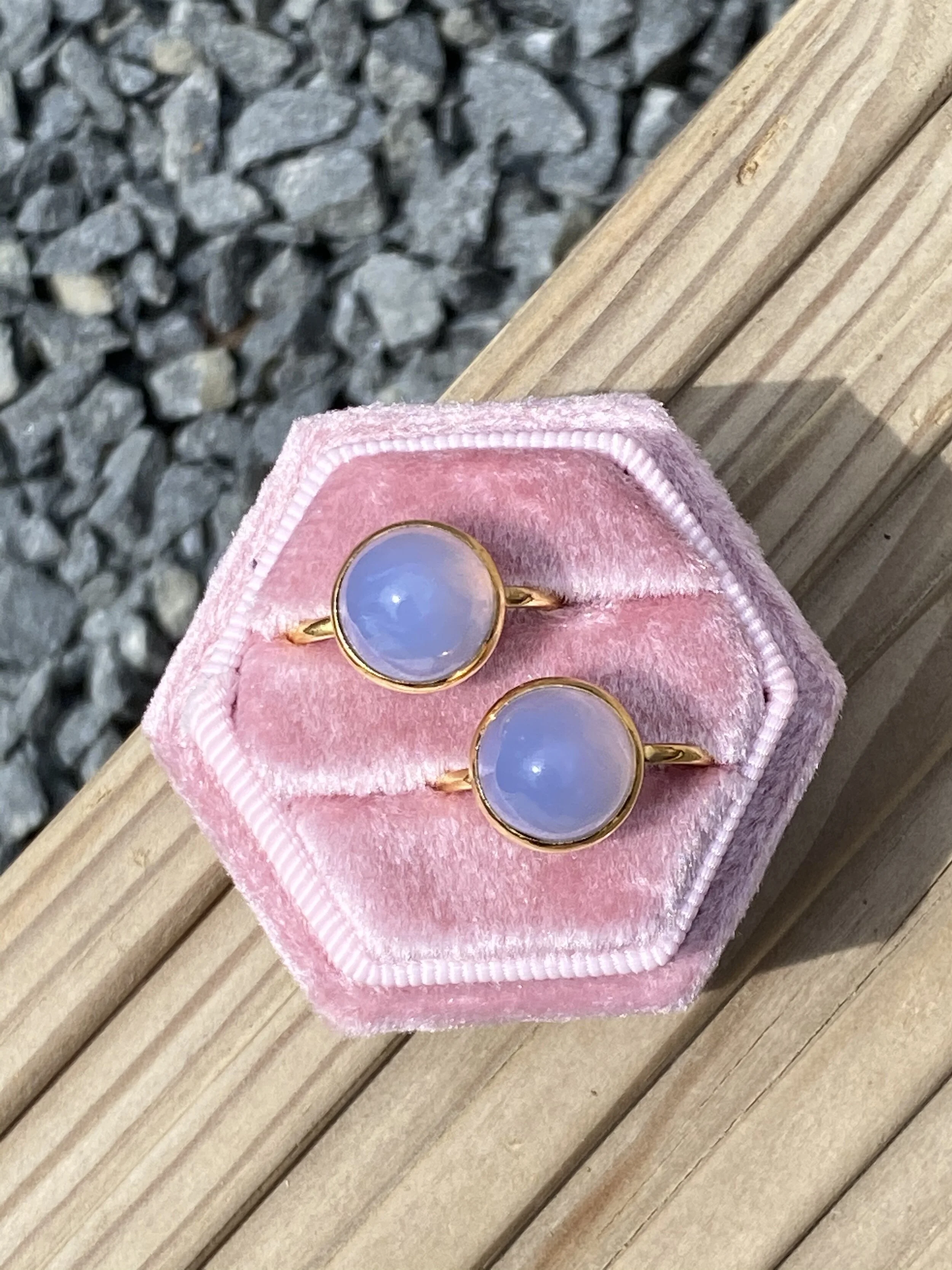 E51931C5-7063-4DA0-B142-8D2352C5A85D