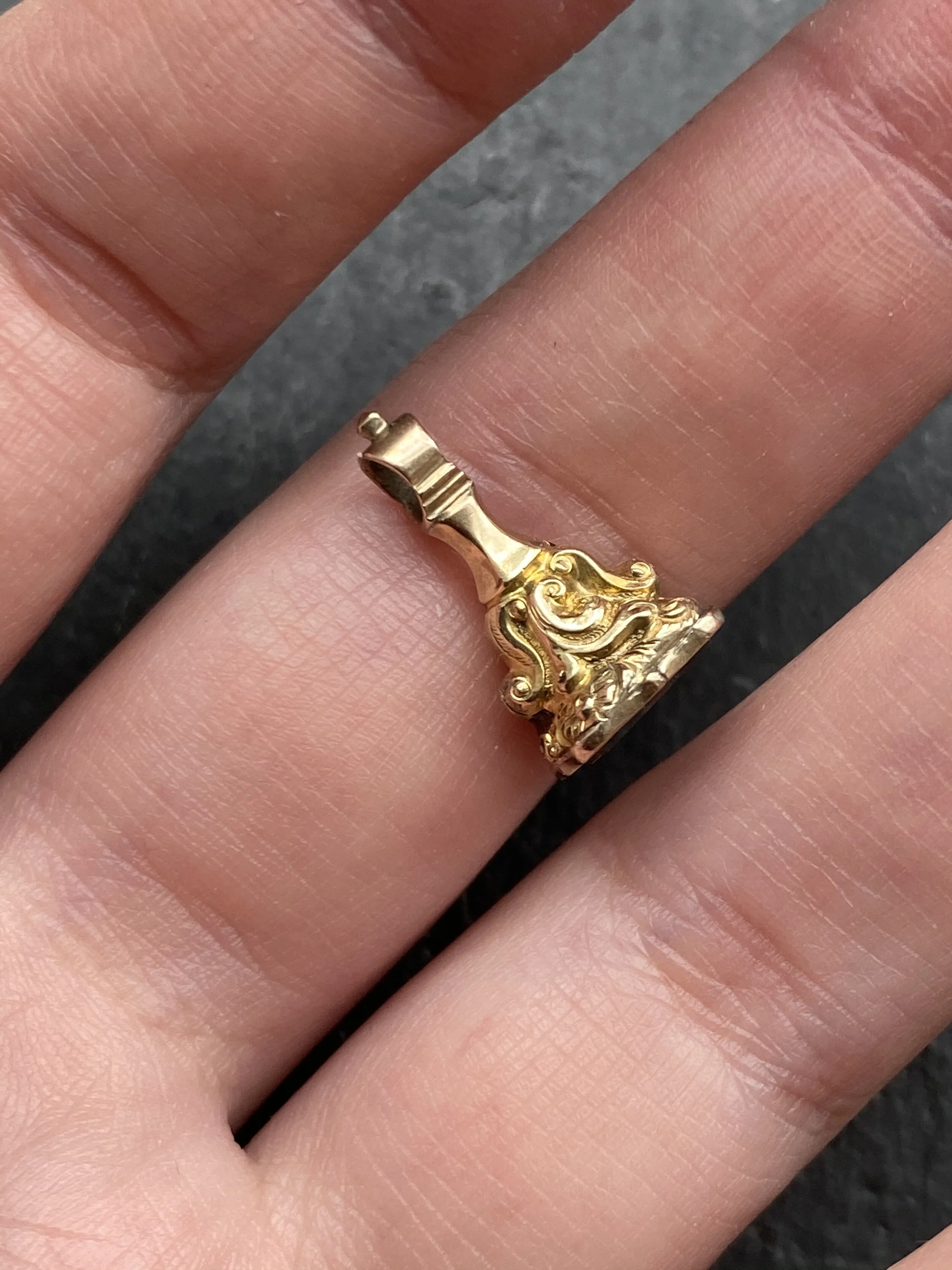 0FCBB634-9E07-454E-B176-800089F8DFE2