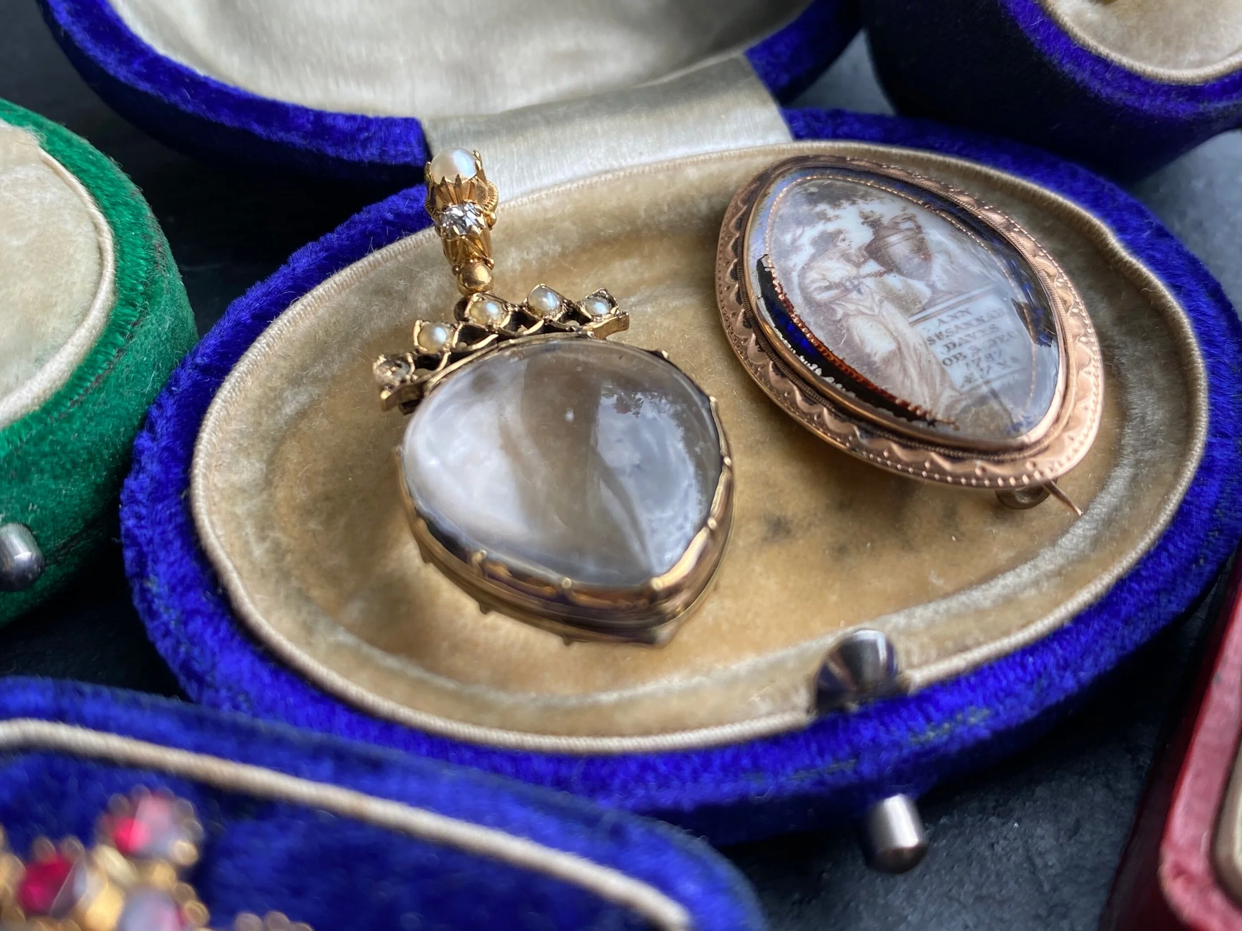 A3A84F63-E9C7-4C30-8934-2A2228F11893