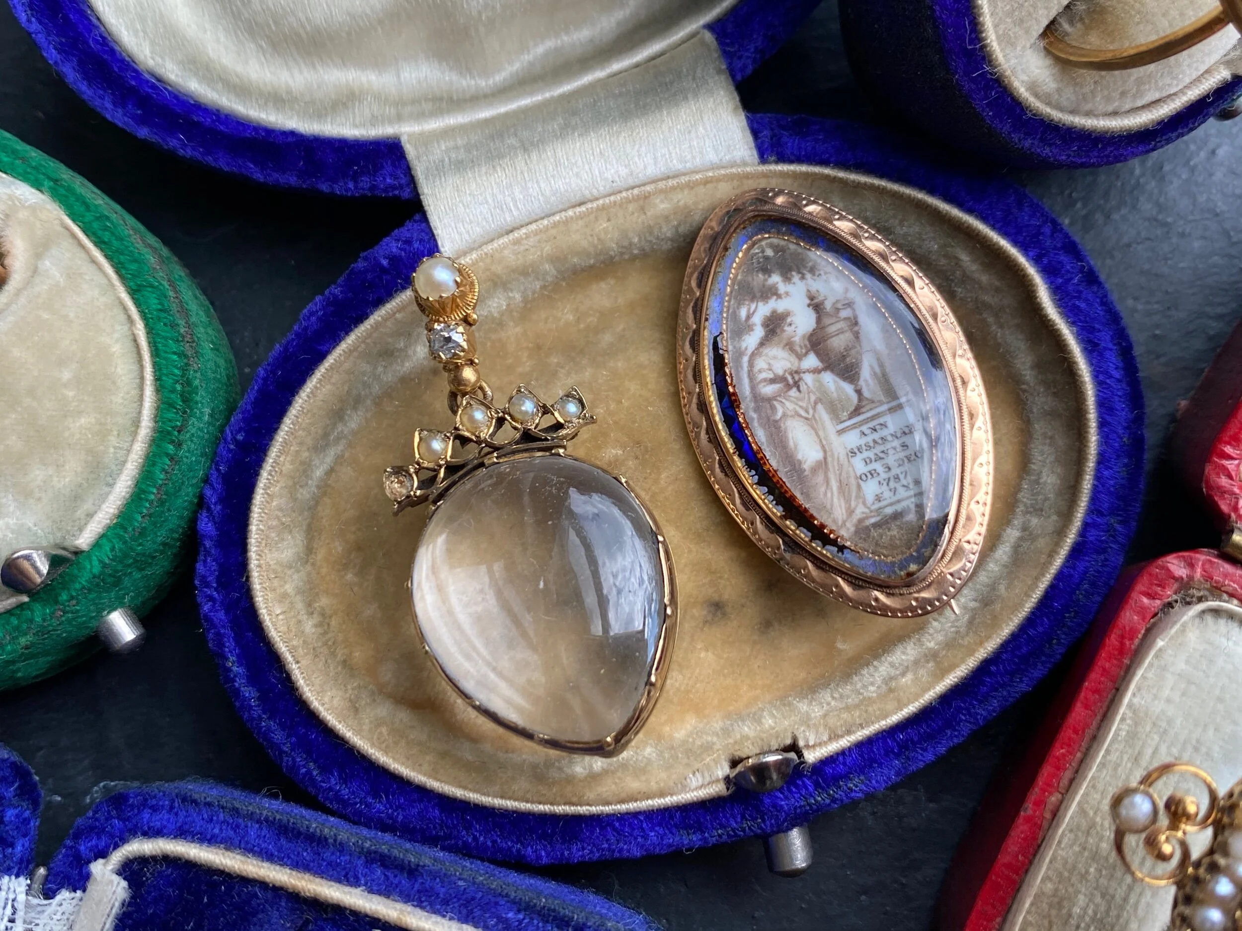 EE440C29-0EFE-425C-9D57-6E637053475E