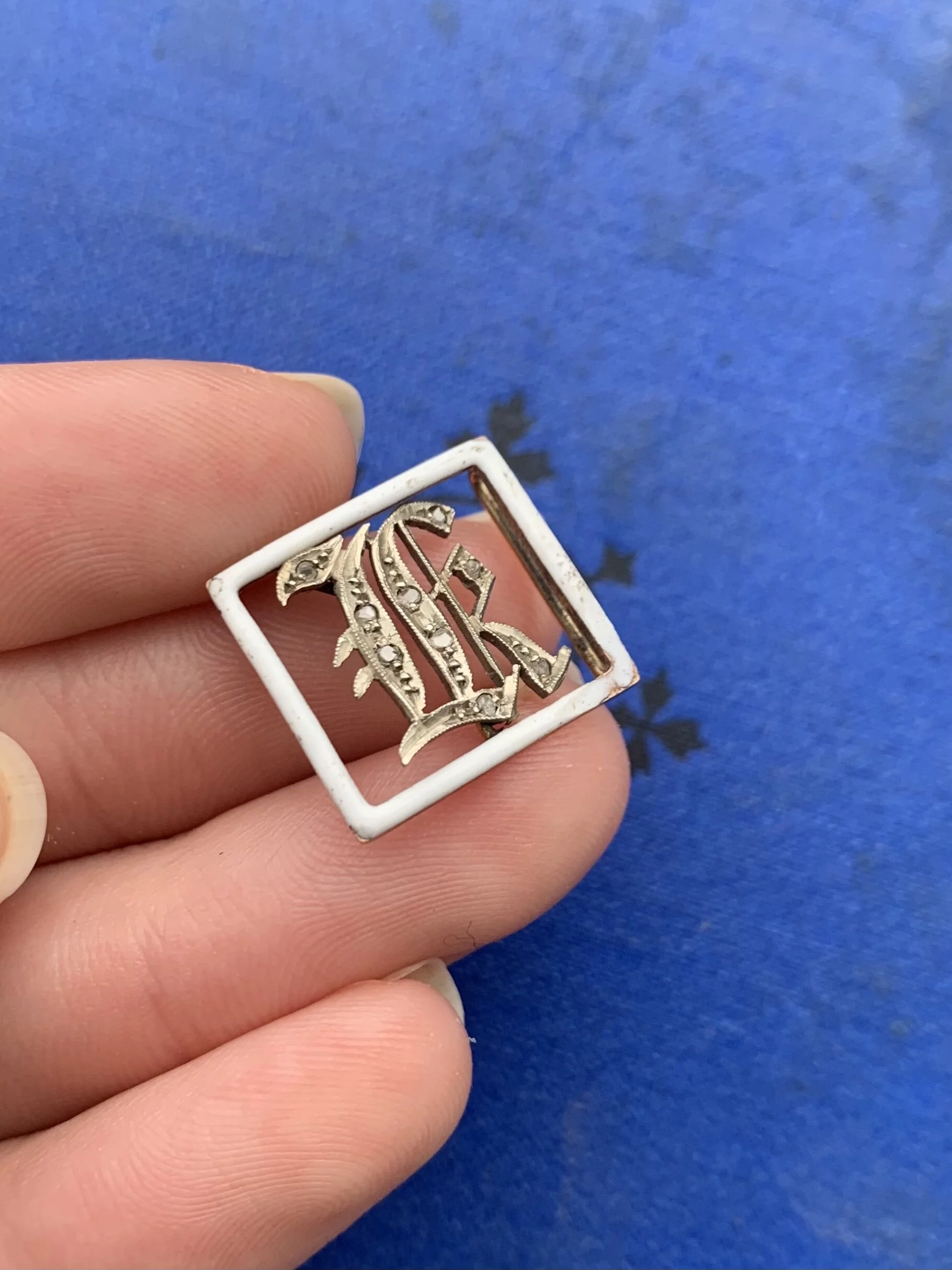 9BC677FA-F12F-4018-BBE8-3A9624A7453E