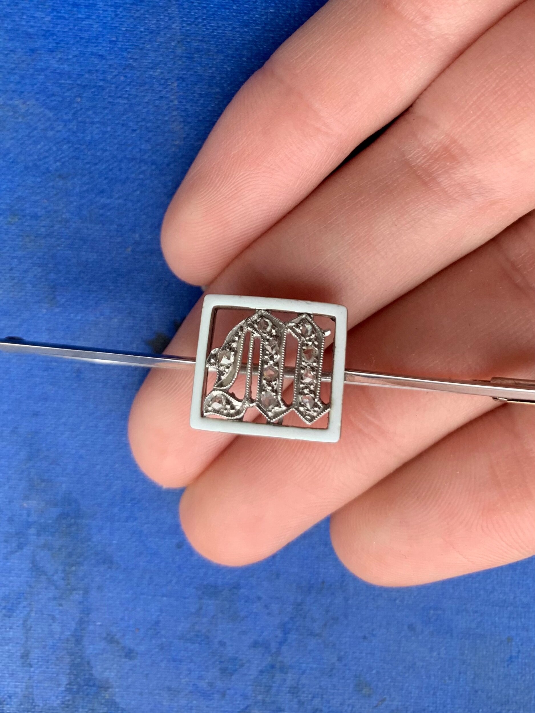 FC684E7A-9E34-438C-91B0-2F7C36AB38EE