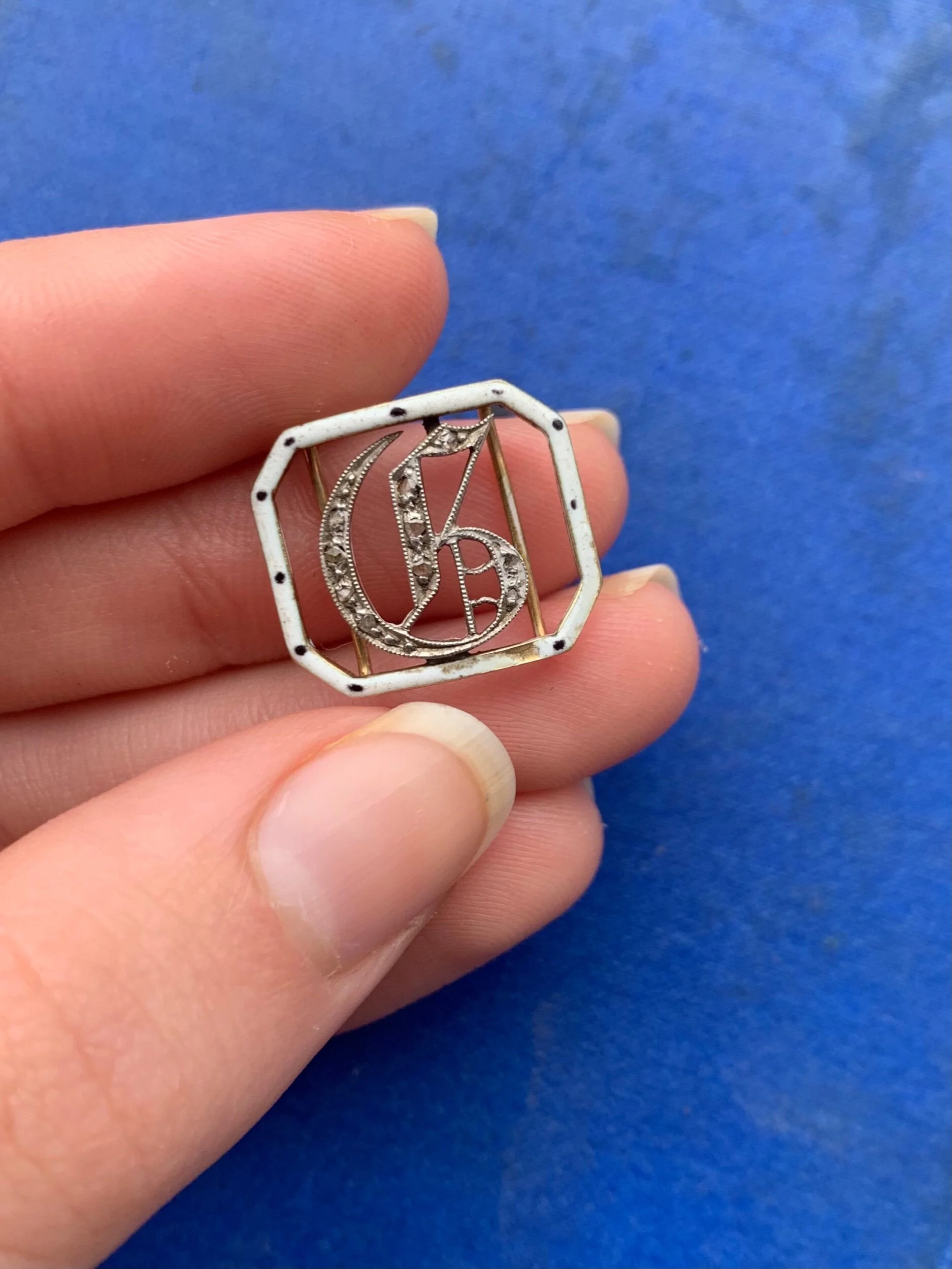 AA1353C1-E70B-4F68-84E0-FE01EE3BEBDC