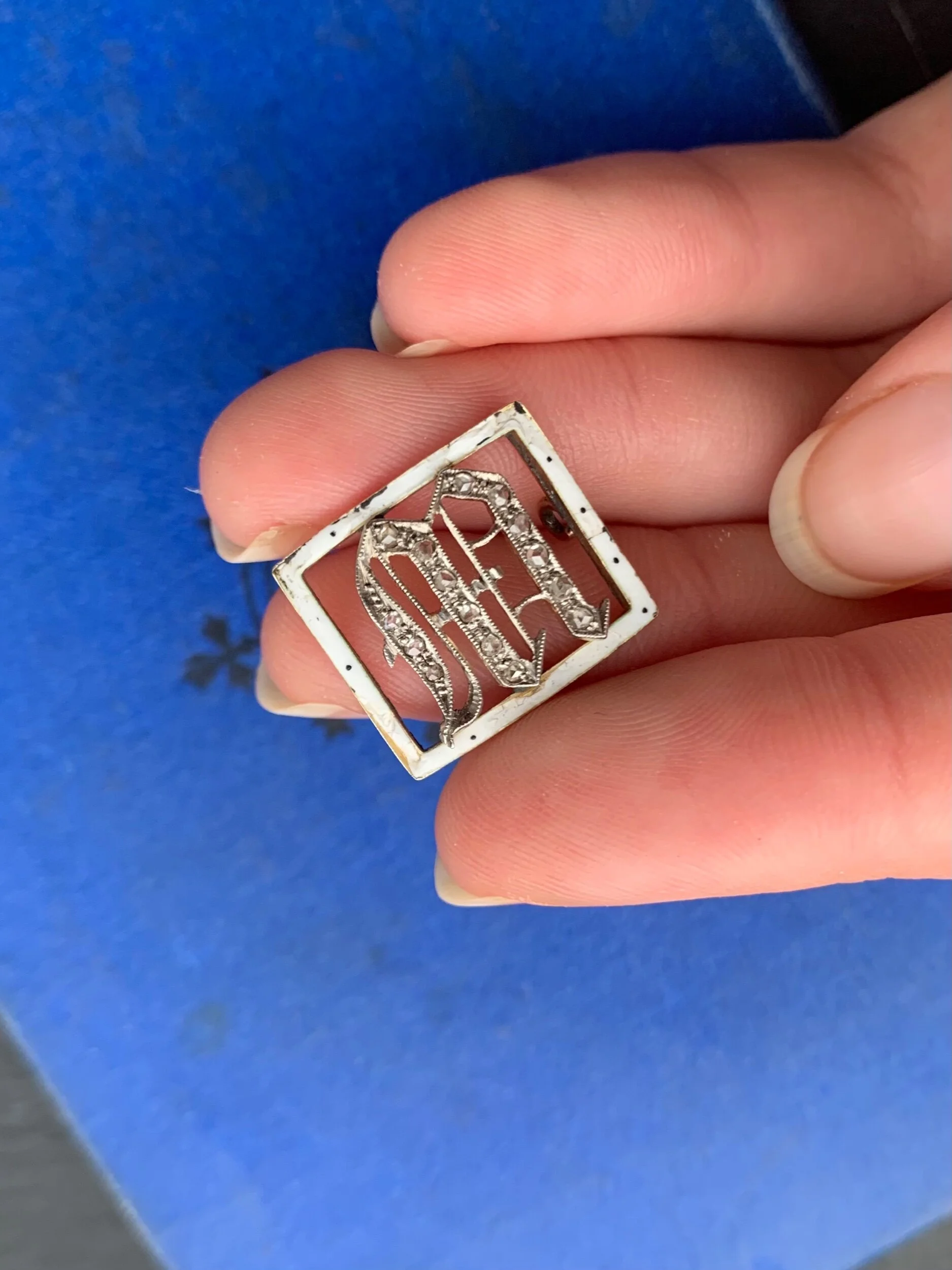 1752D589-E1D8-4F6D-80E8-93848403B60B