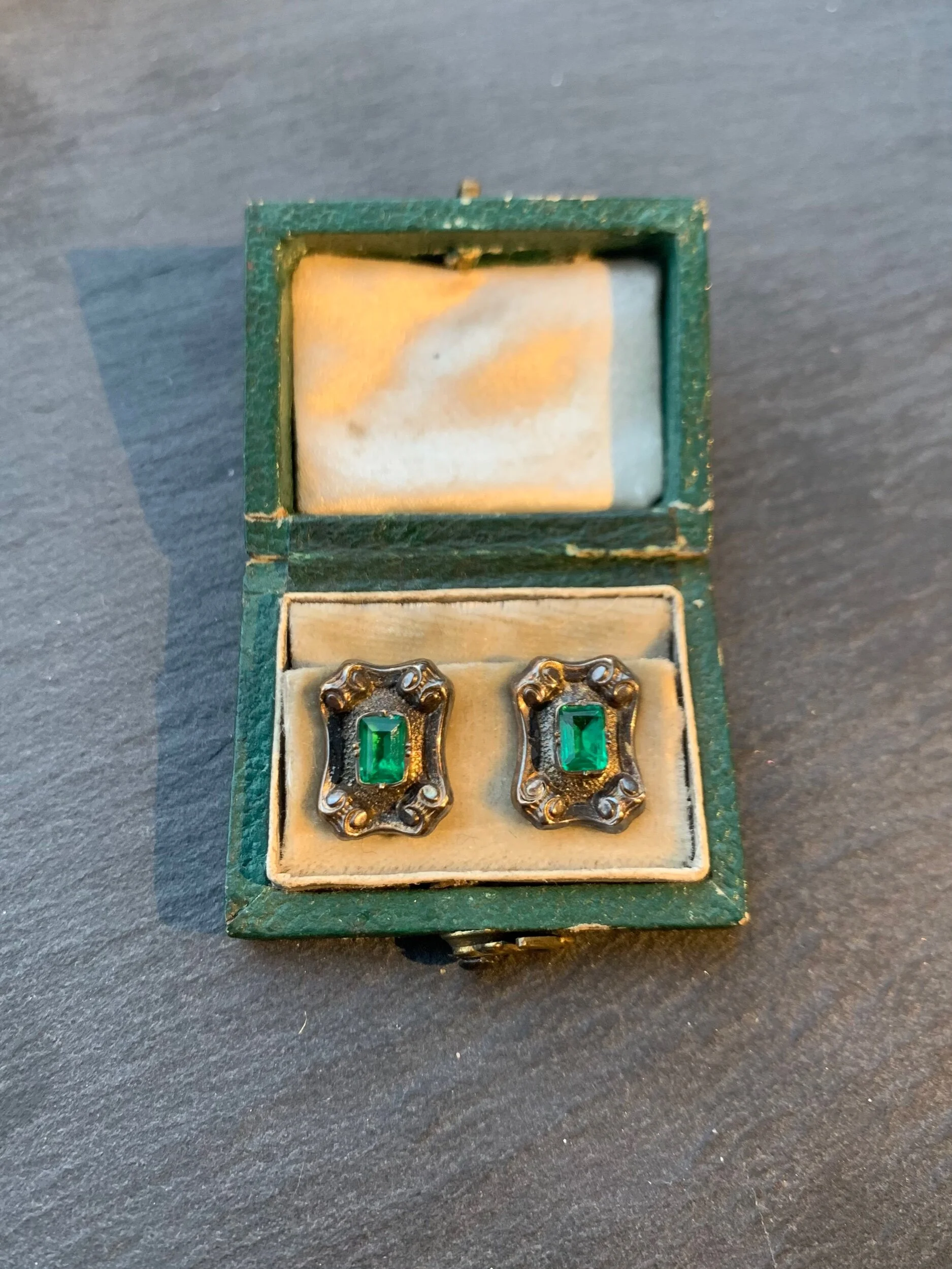 4852E563-E6F6-46DE-AFDB-F6B5E0AB3D3C