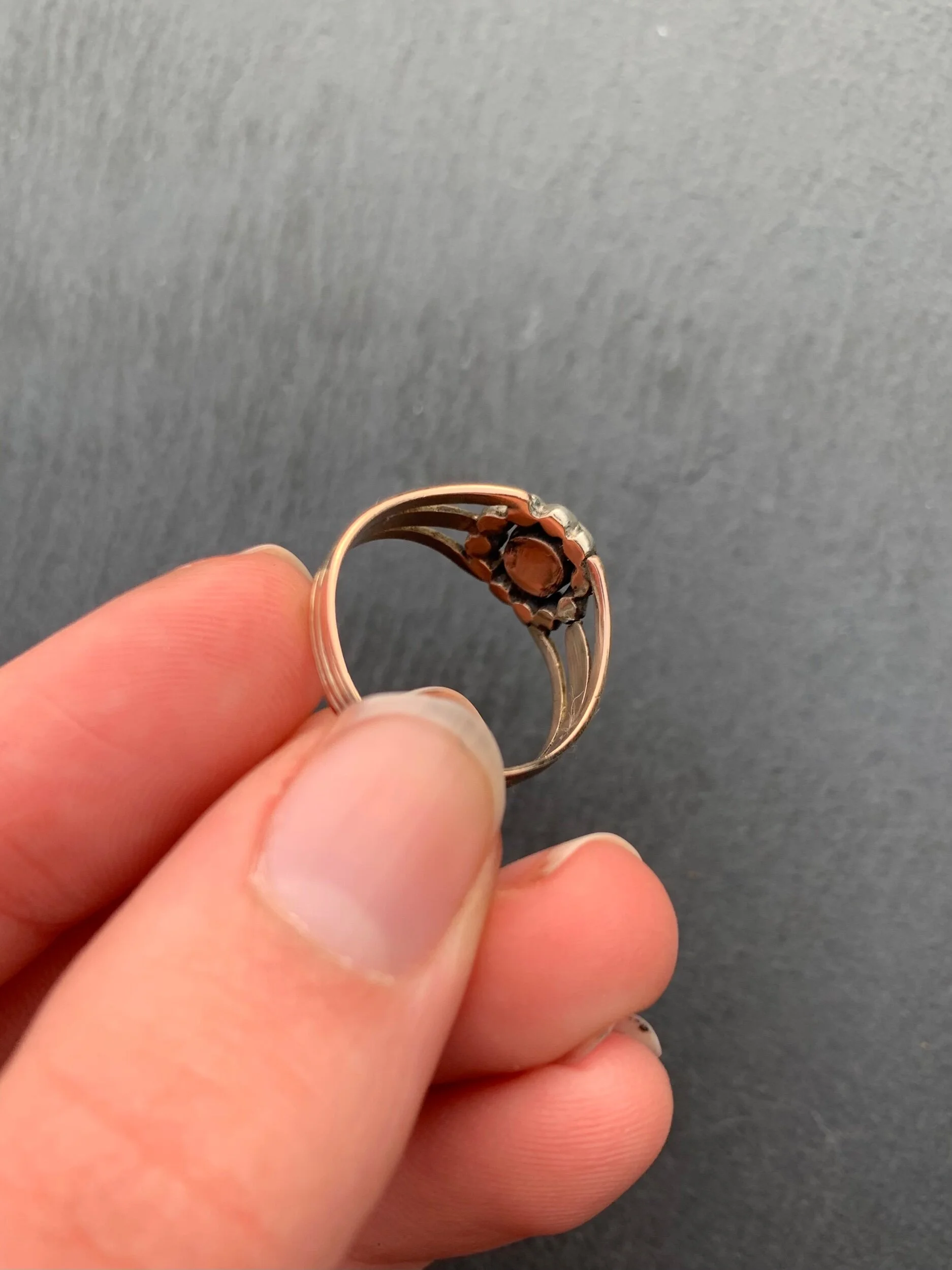 AA084E19-3F81-4198-8E9E-6DBC933FF1F2