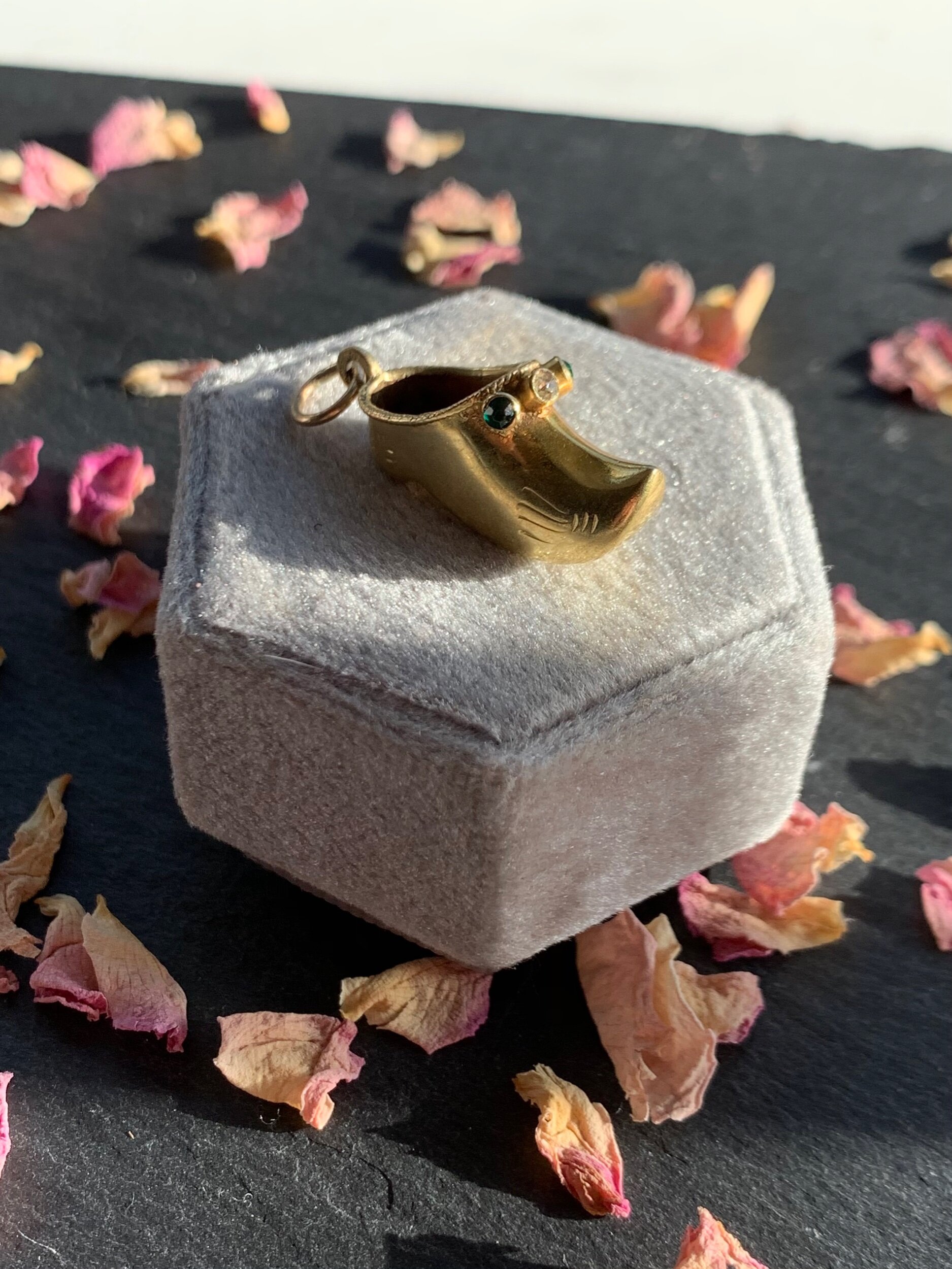 162D9B3E-940B-4A6F-A4F0-87A2FB754A75