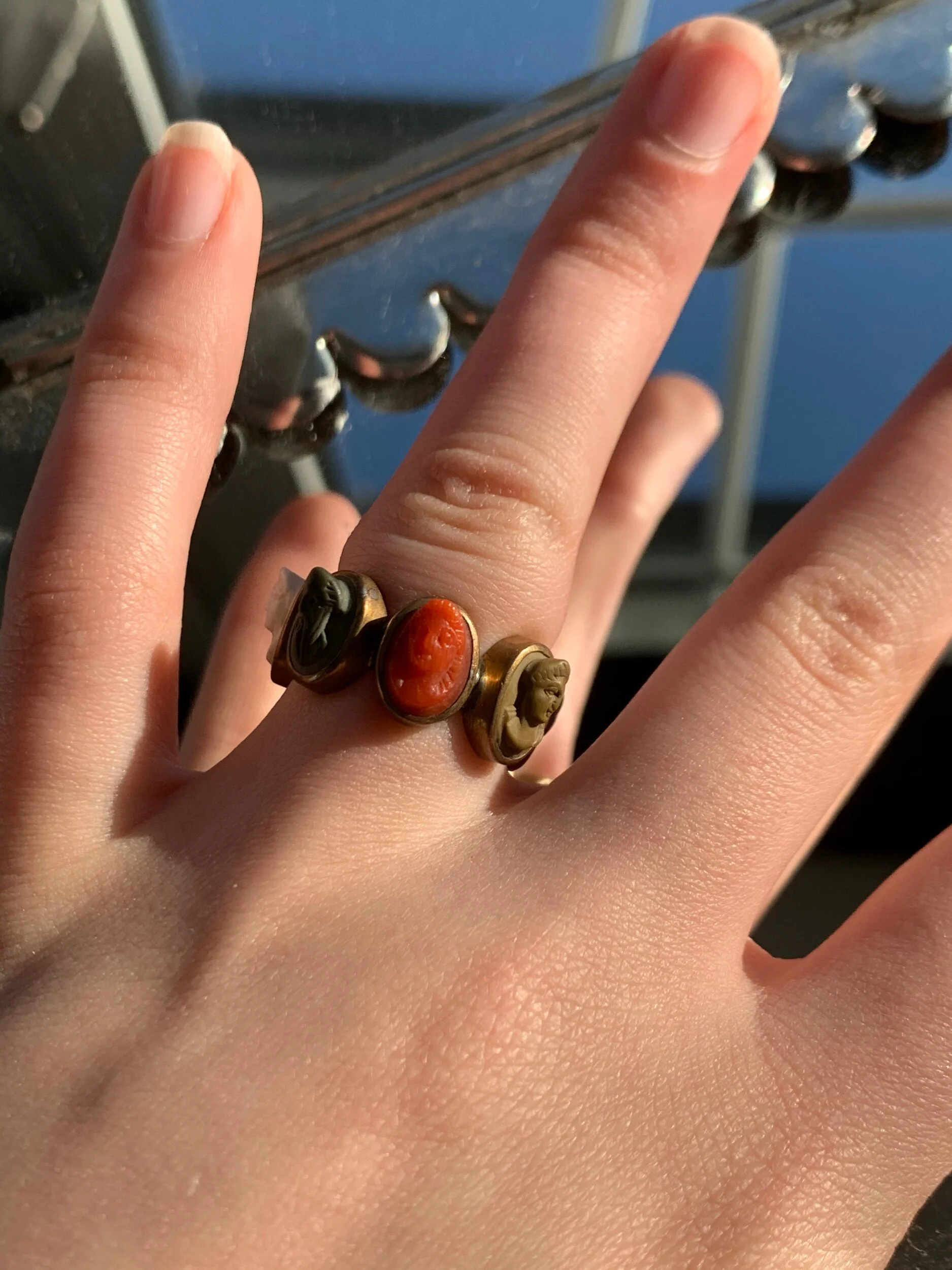 94856FF2-5C4A-436A-BF54-5B55F765E074