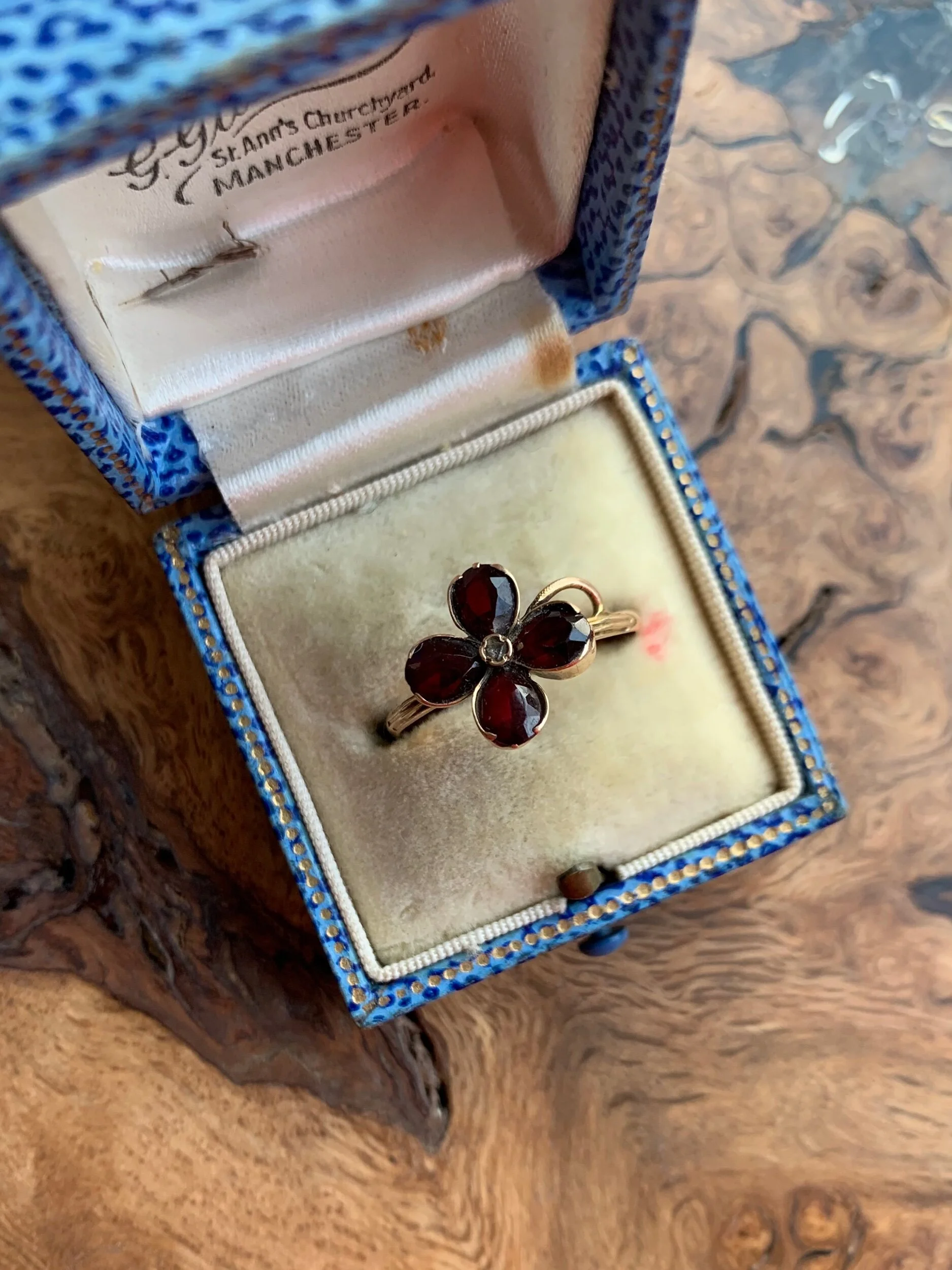 0F27F844-FBC6-42D8-A202-D5596787EDBC