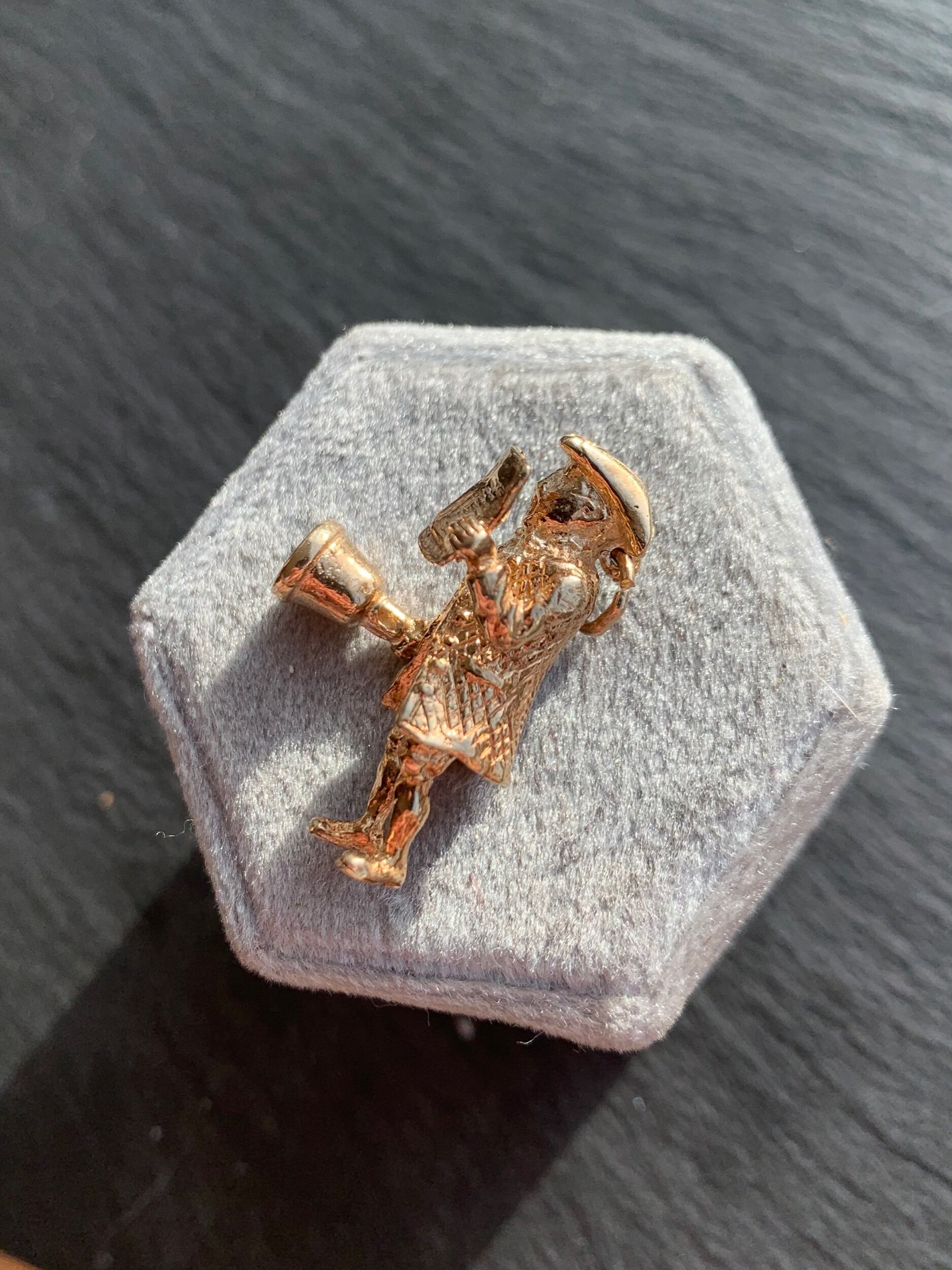 F7685453-6363-4E91-8685-D8EE678F05CD