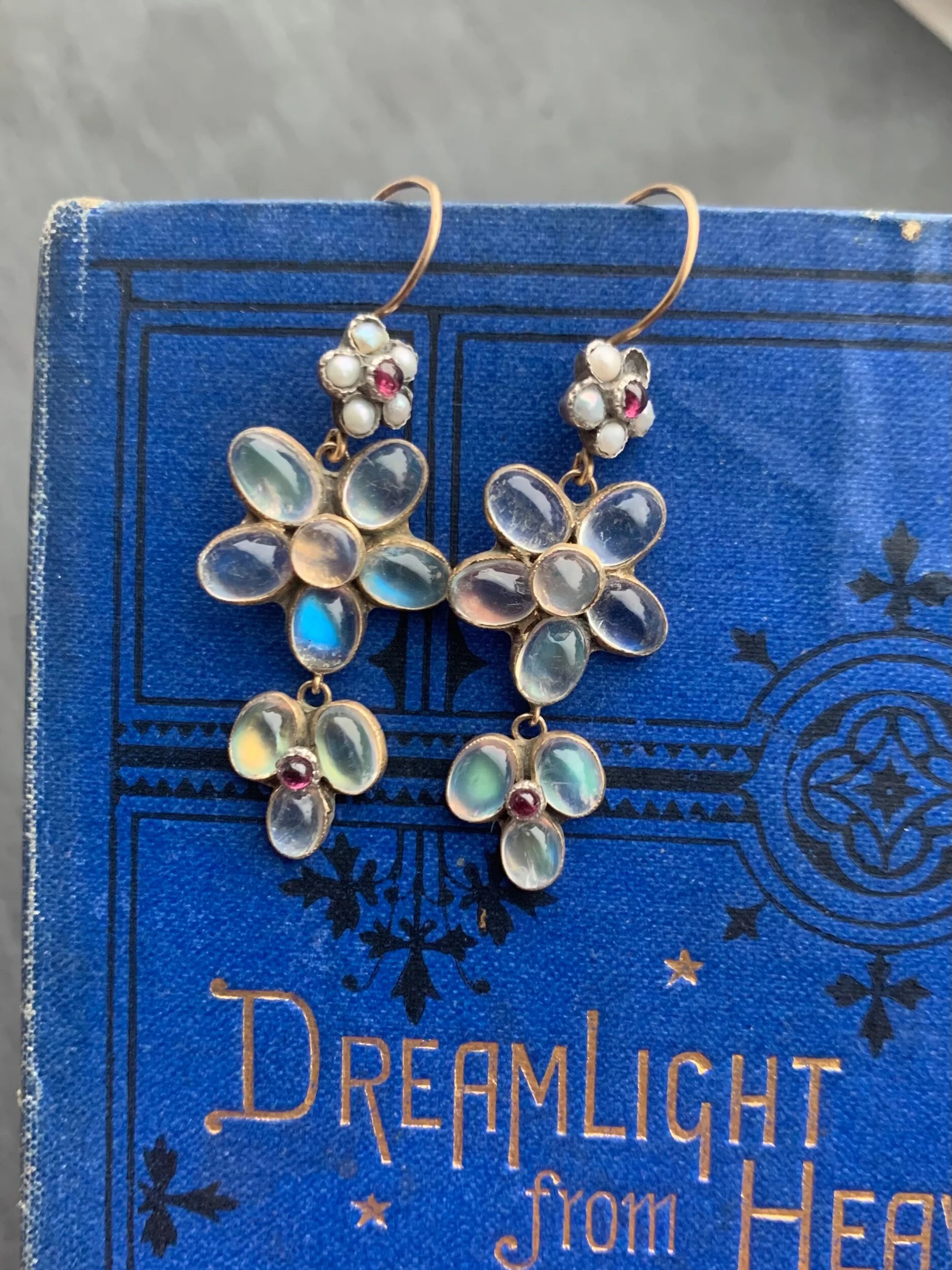 CAA70EEF-1558-4D2B-8FE6-DDB8C526C66F