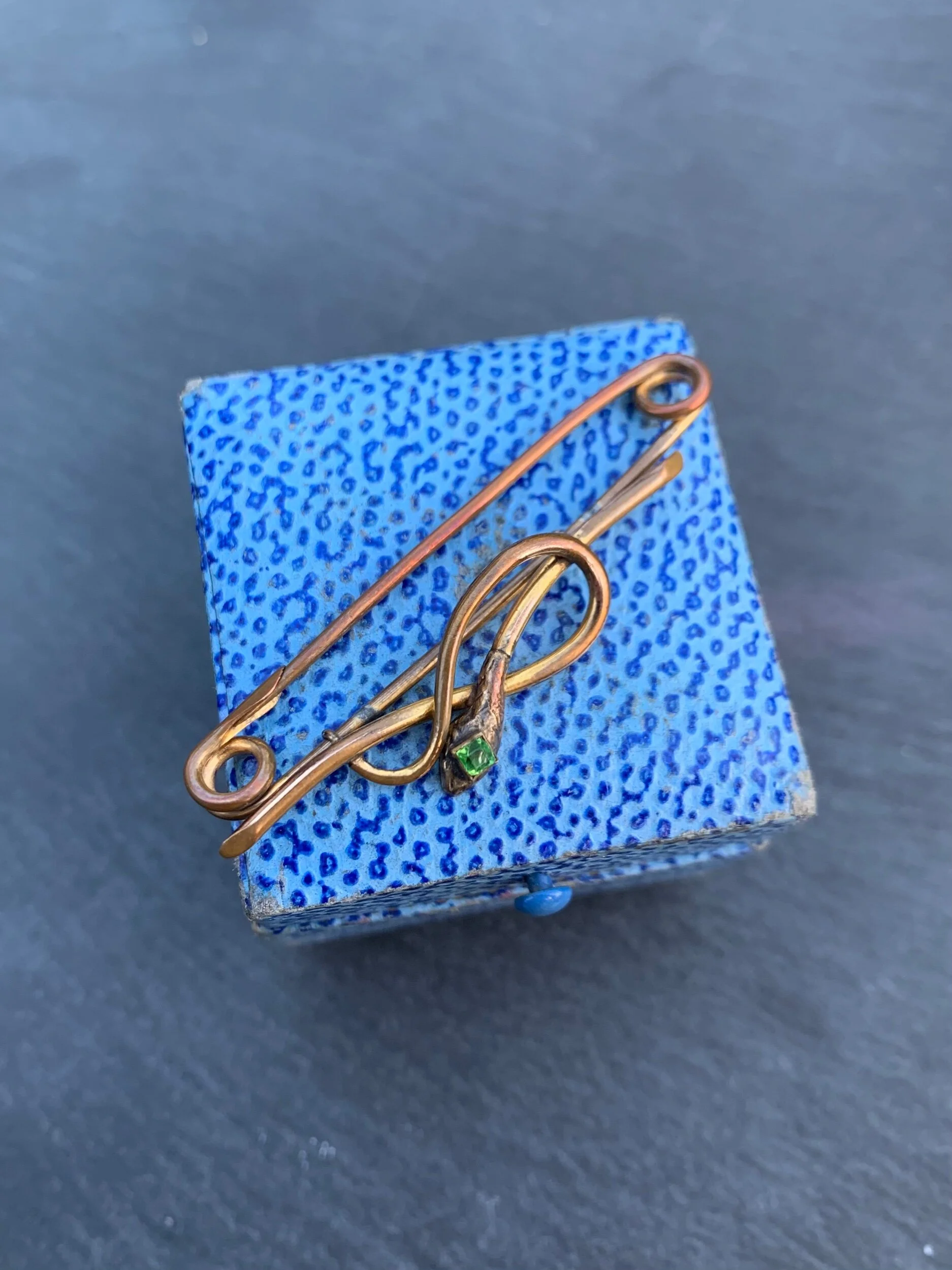 98D0F8BA-8DF6-4210-8BF1-55B28C7BC66F