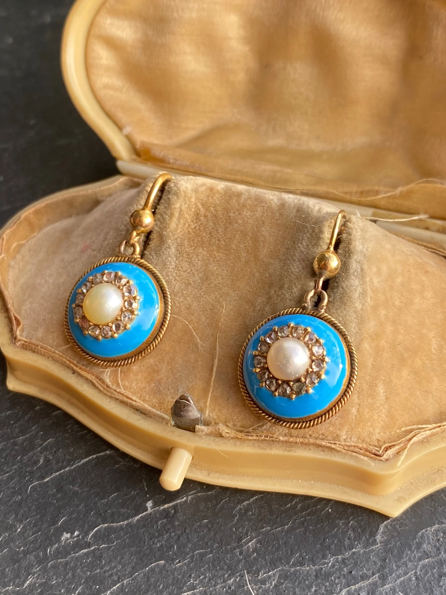 C3F057A1-4DE4-4D40-A08B-A5B6B33E343E