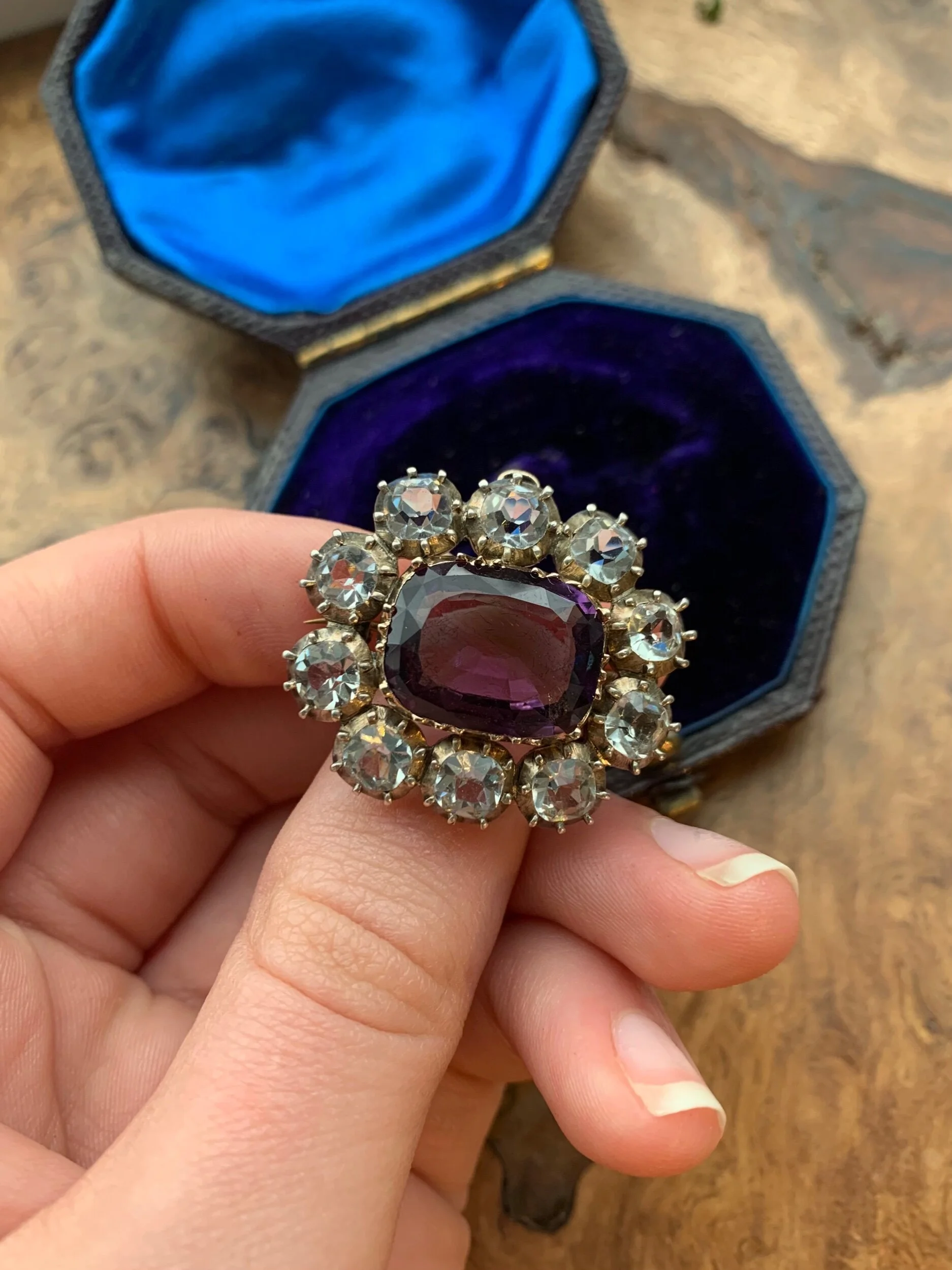 9B05BBFB-A86B-45DA-818B-BD7A76C1A6DB