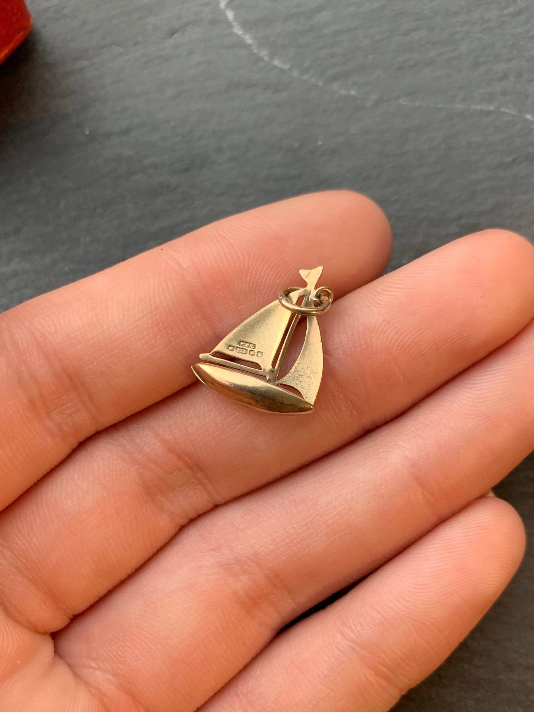 A68702E0-DBE9-4165-A910-63471C930B87