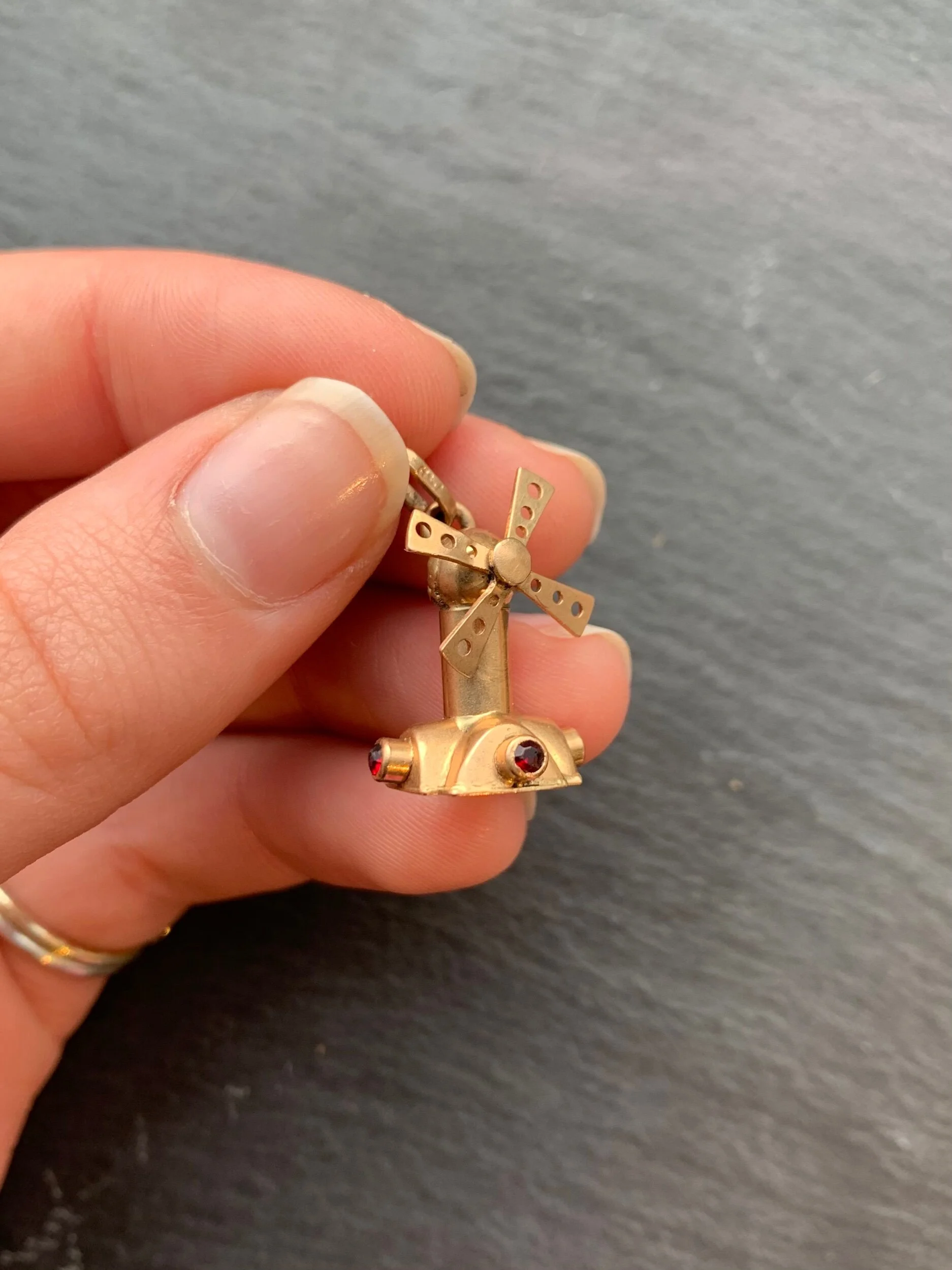 FB921D47-82E4-4D5F-BAF2-B0E28AFBECAD