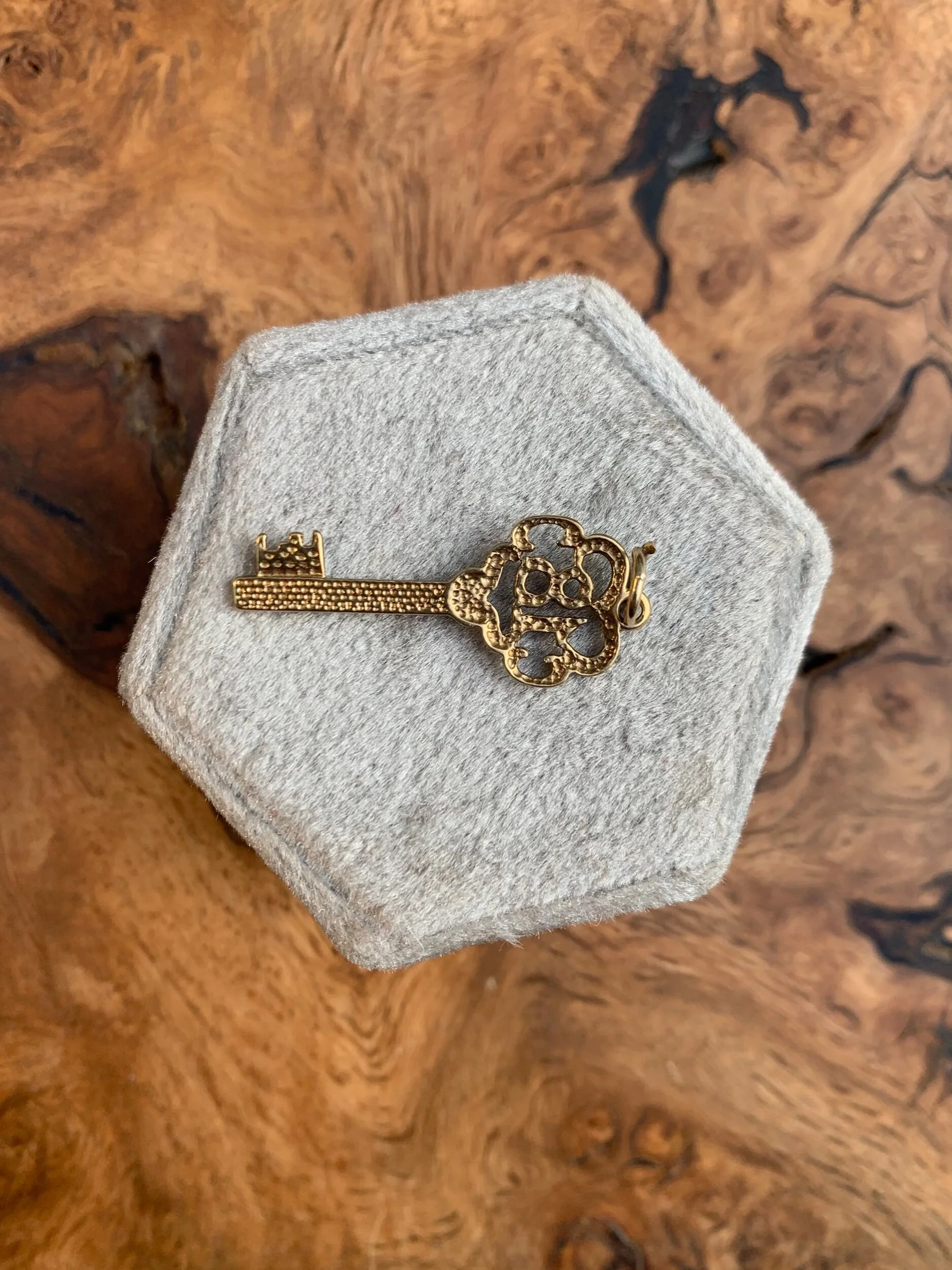 29283626-ACBF-4473-9823-425242D0461C