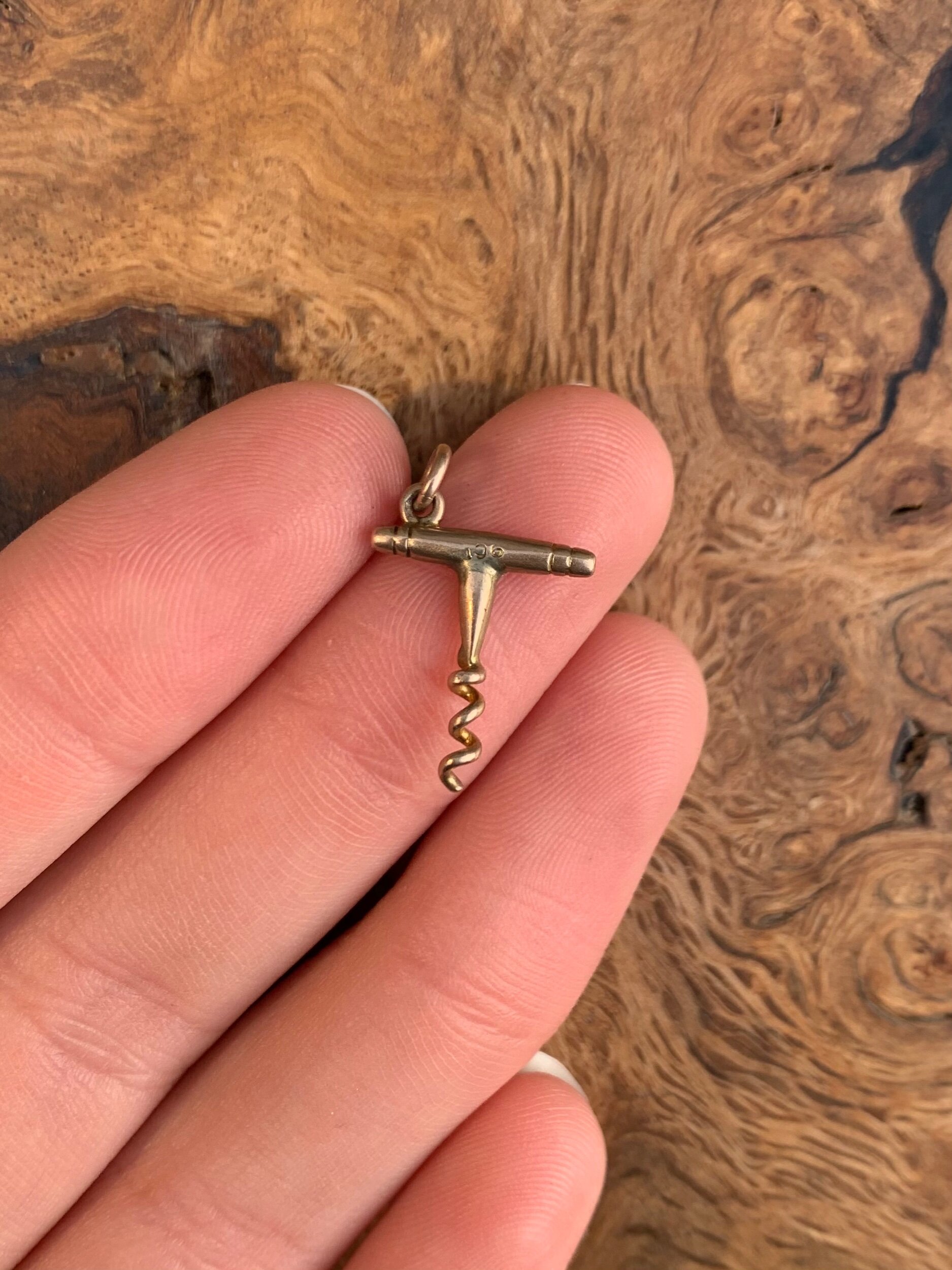 0AED42B6-9110-4CA2-AE2D-3D91528EB6FD