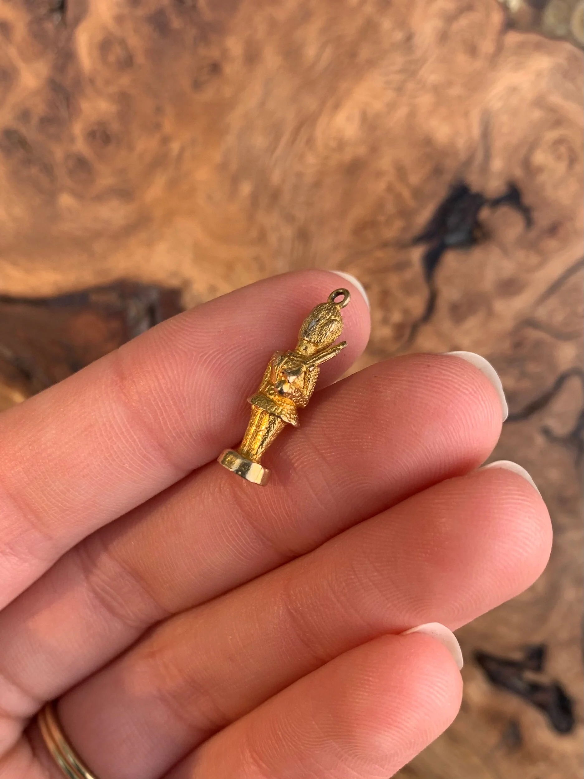 EB932266-2B08-4793-AB26-689340F4A95B