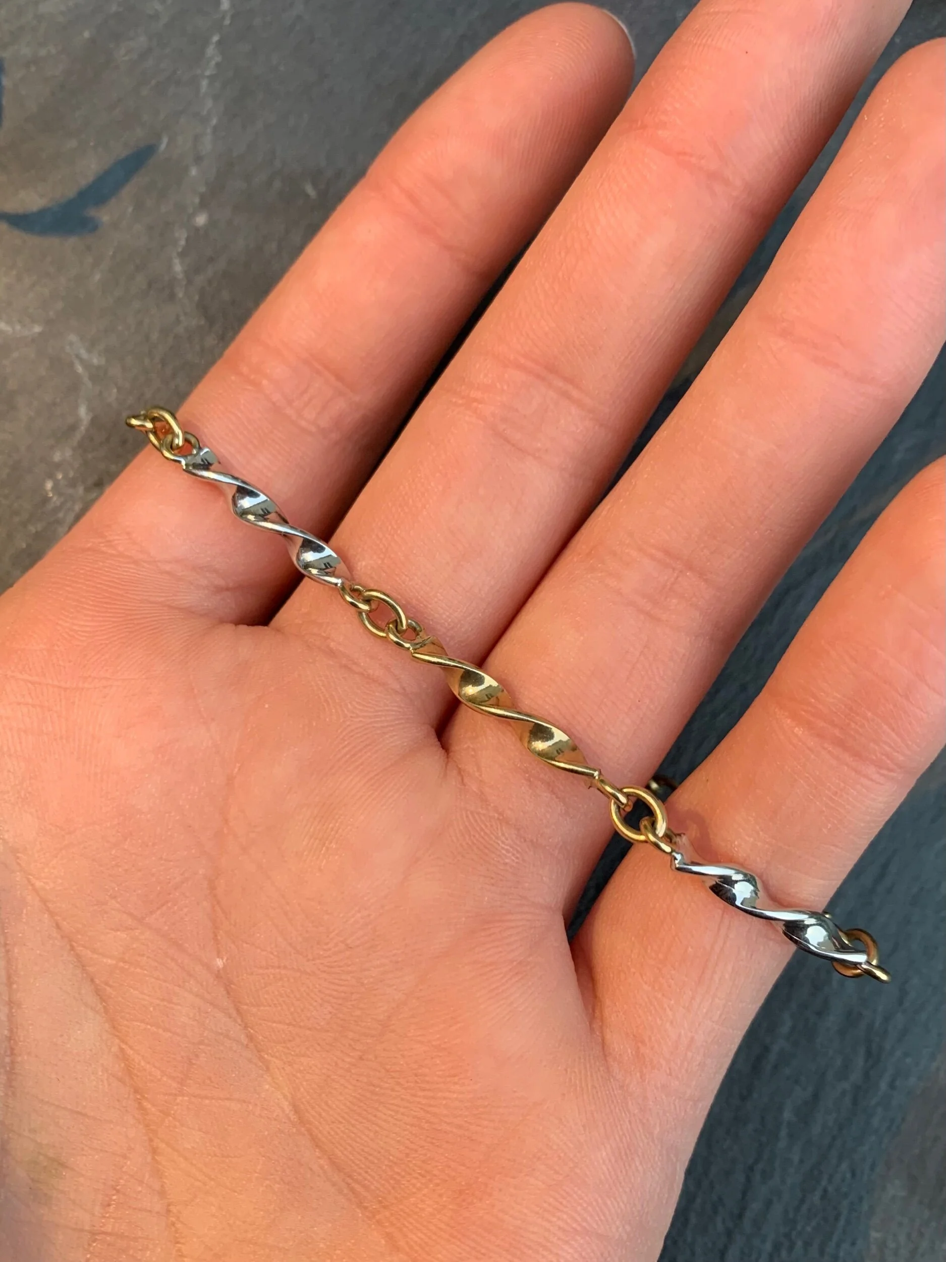 8AB1D8AF-DD15-432E-A4A4-0B331C58CC07