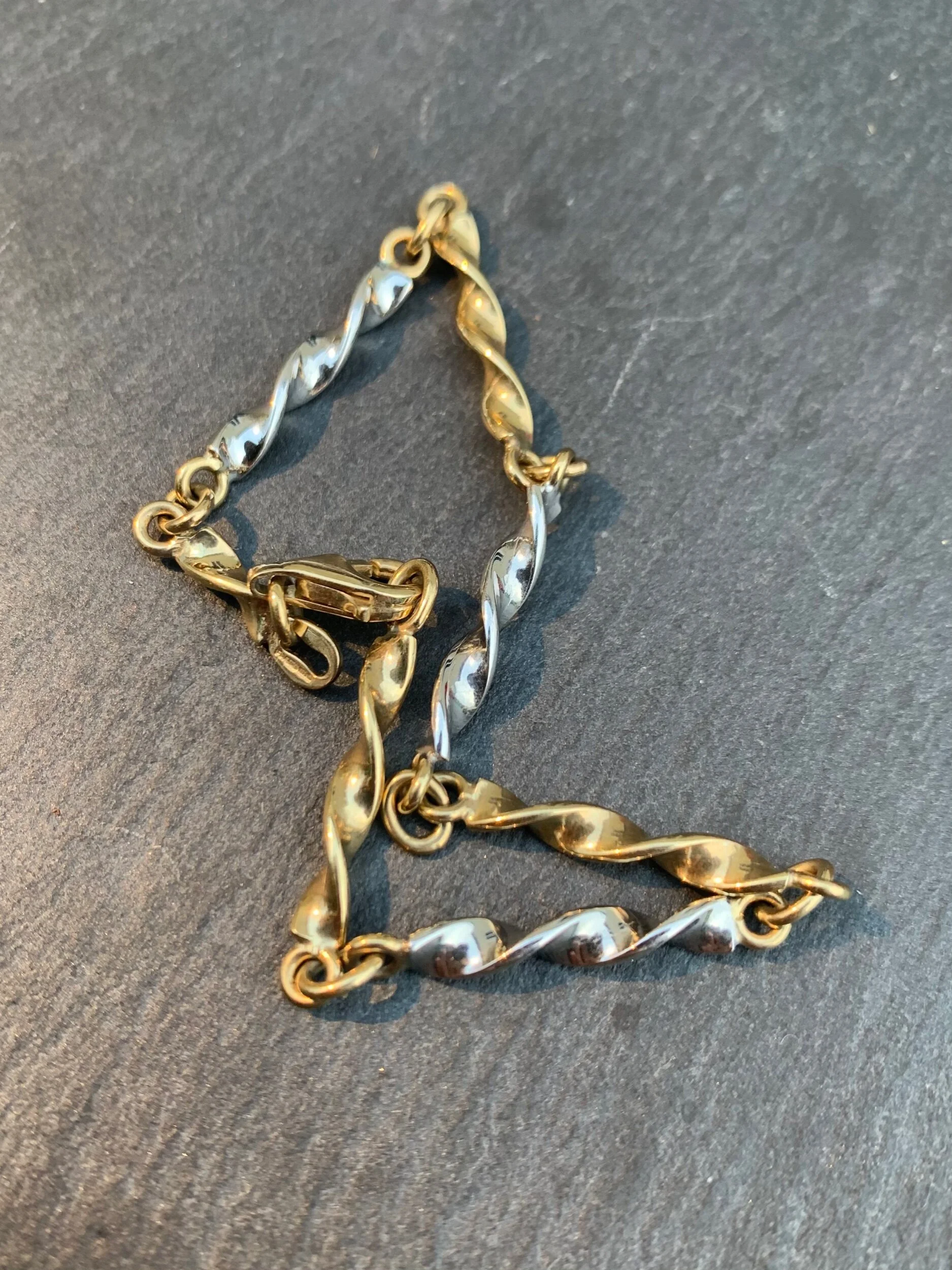 54A35B87-96BD-4B5D-8D90-2C7F59210C79