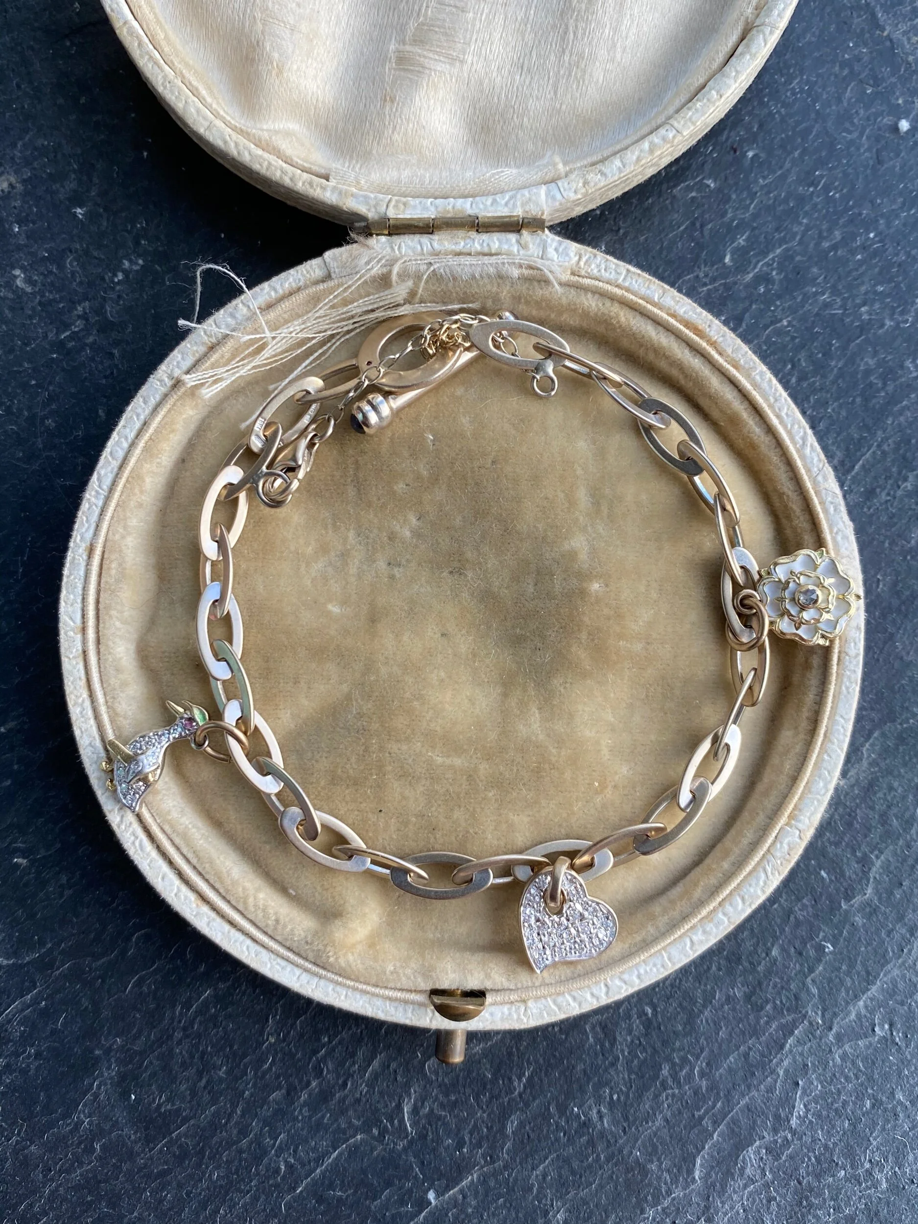 8C0A2B07-E0EE-4D85-B688-FC380BF1A6D5