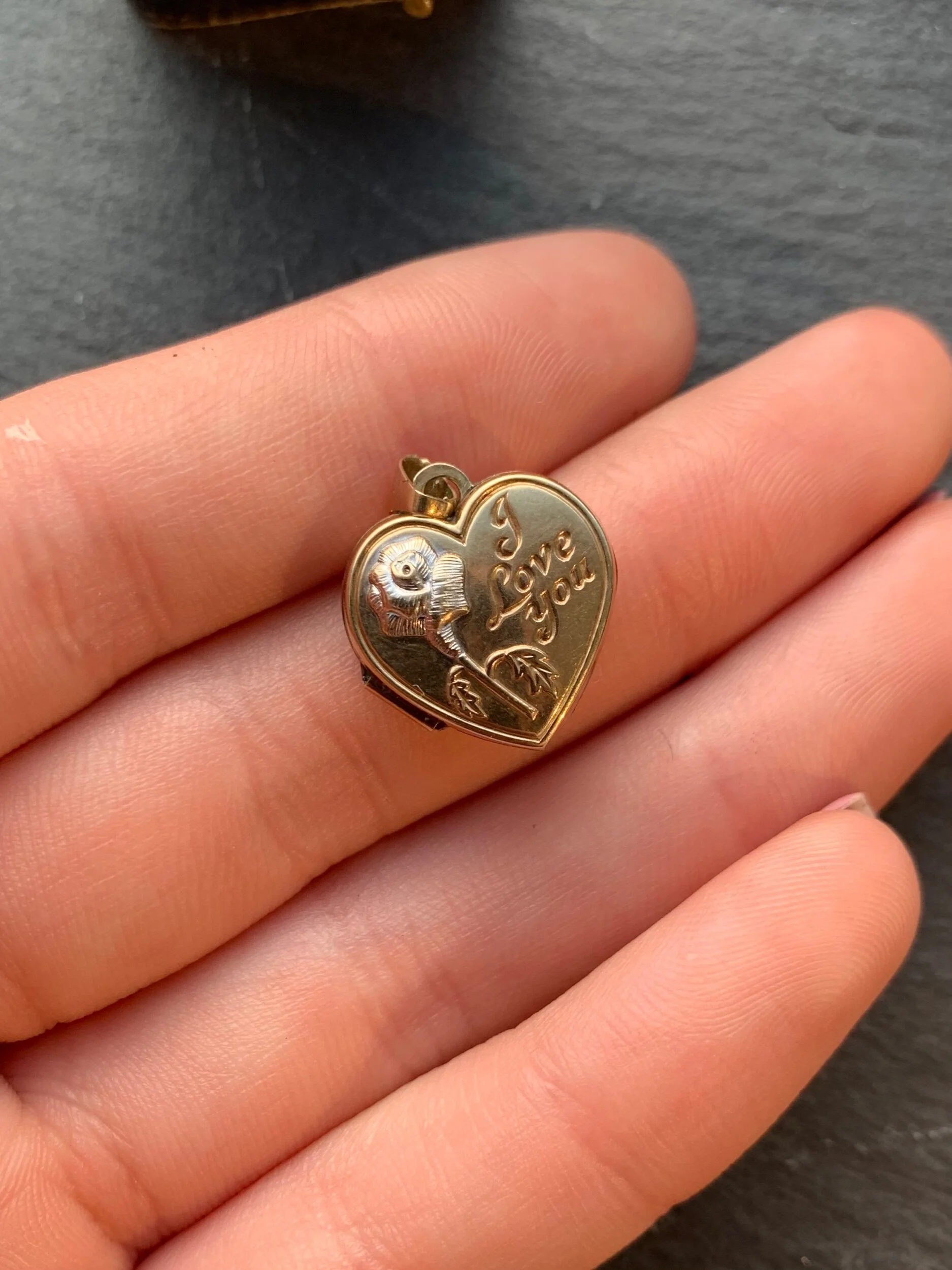 BE97C556-D78F-4D94-B0B1-A813B039D2A3