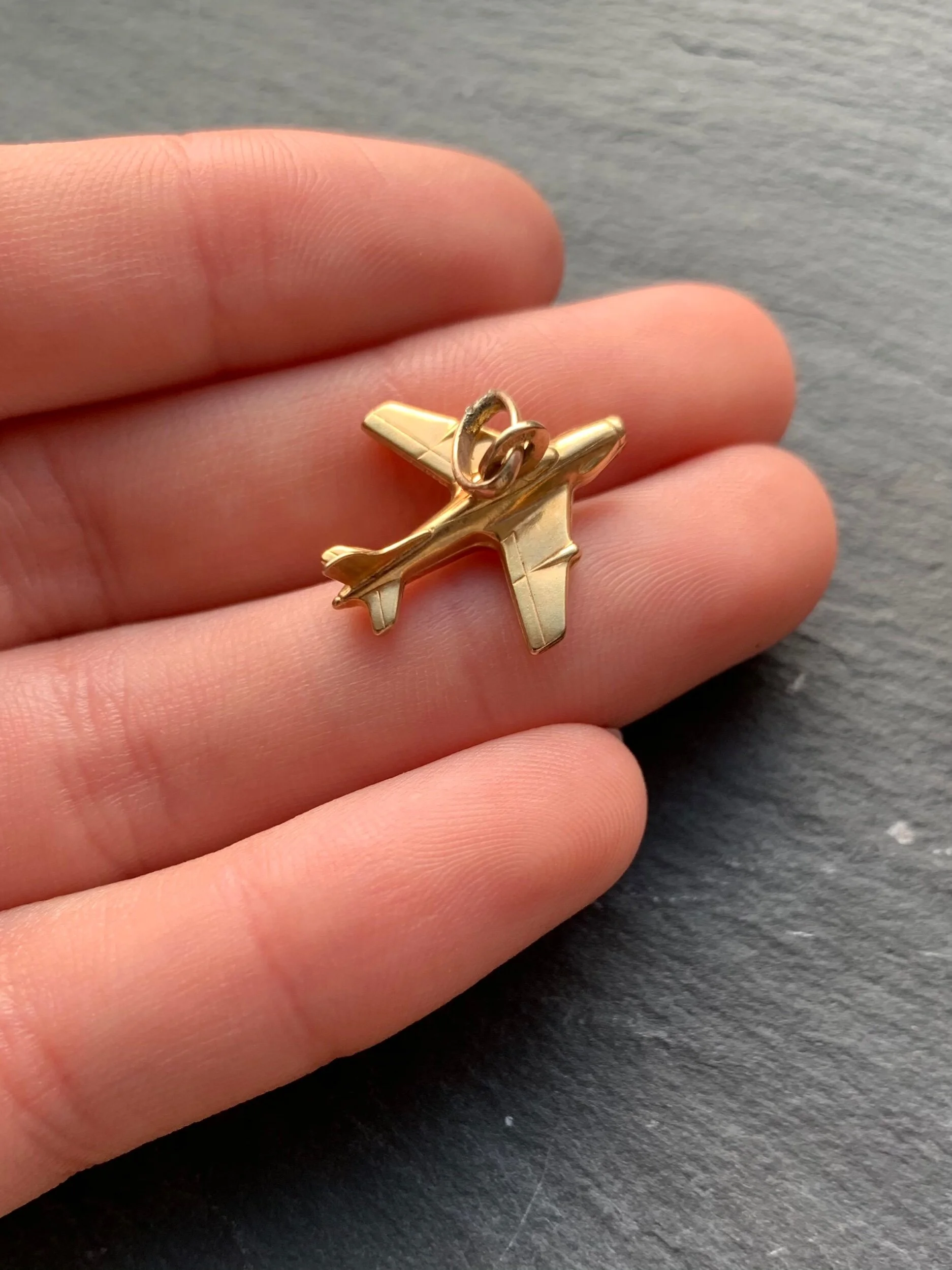 4B6F95DF-7096-424B-8CC3-D9B7099E89CD