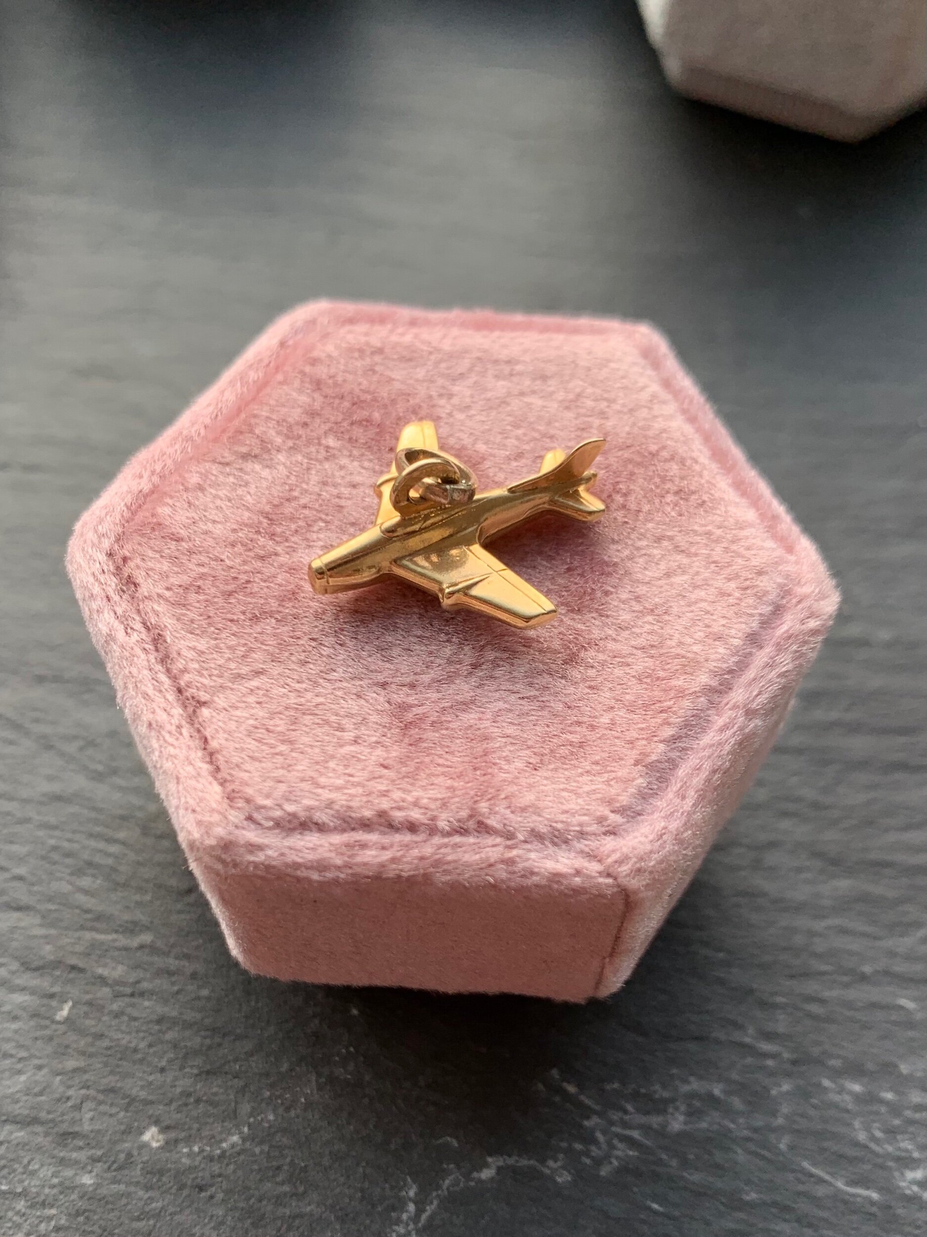 EDCE4AA6-8DF8-4131-AE4C-6A8B7DBE9124