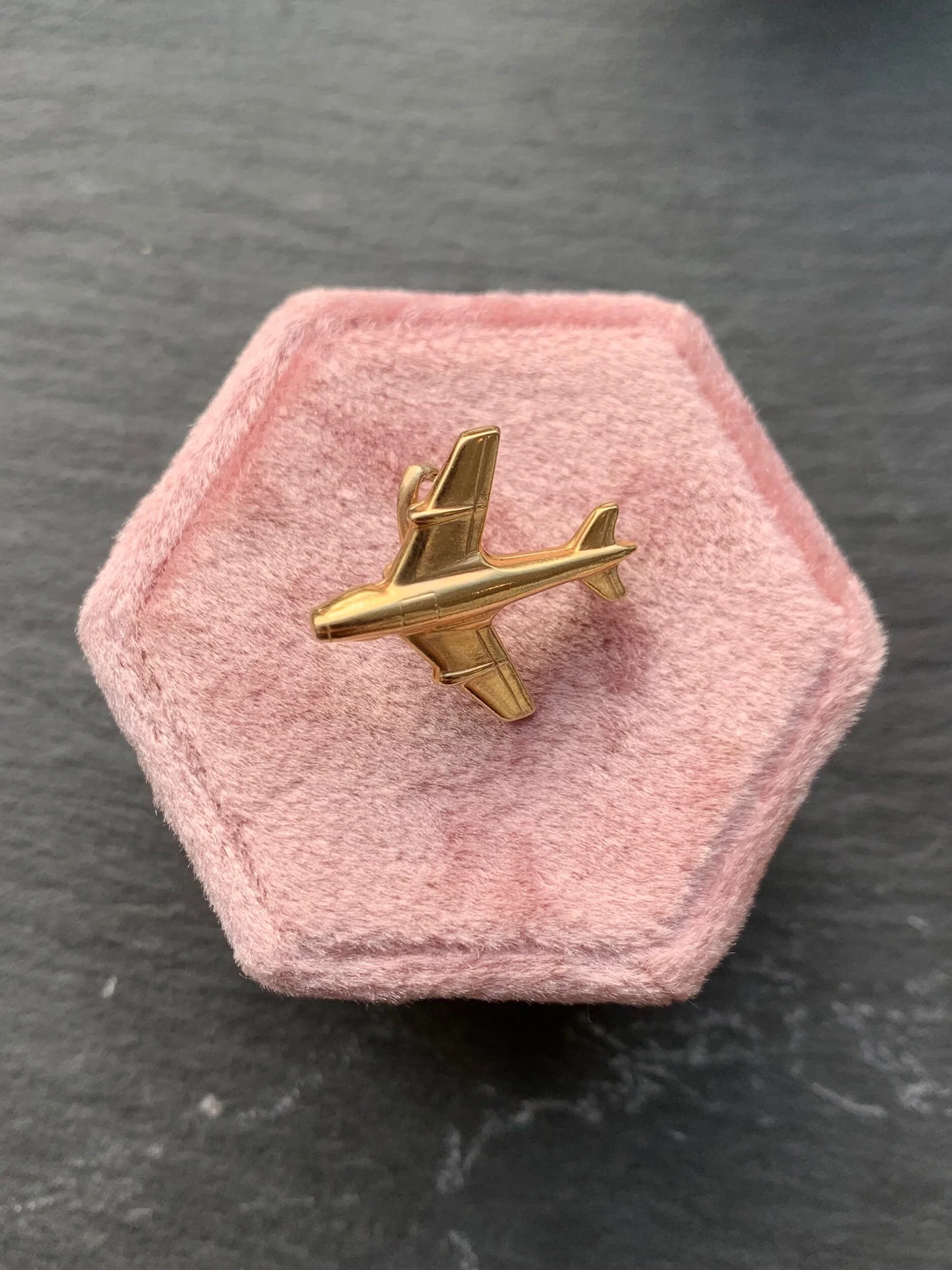 21EF702D-6733-4CD9-A017-7F2A21A64BE0