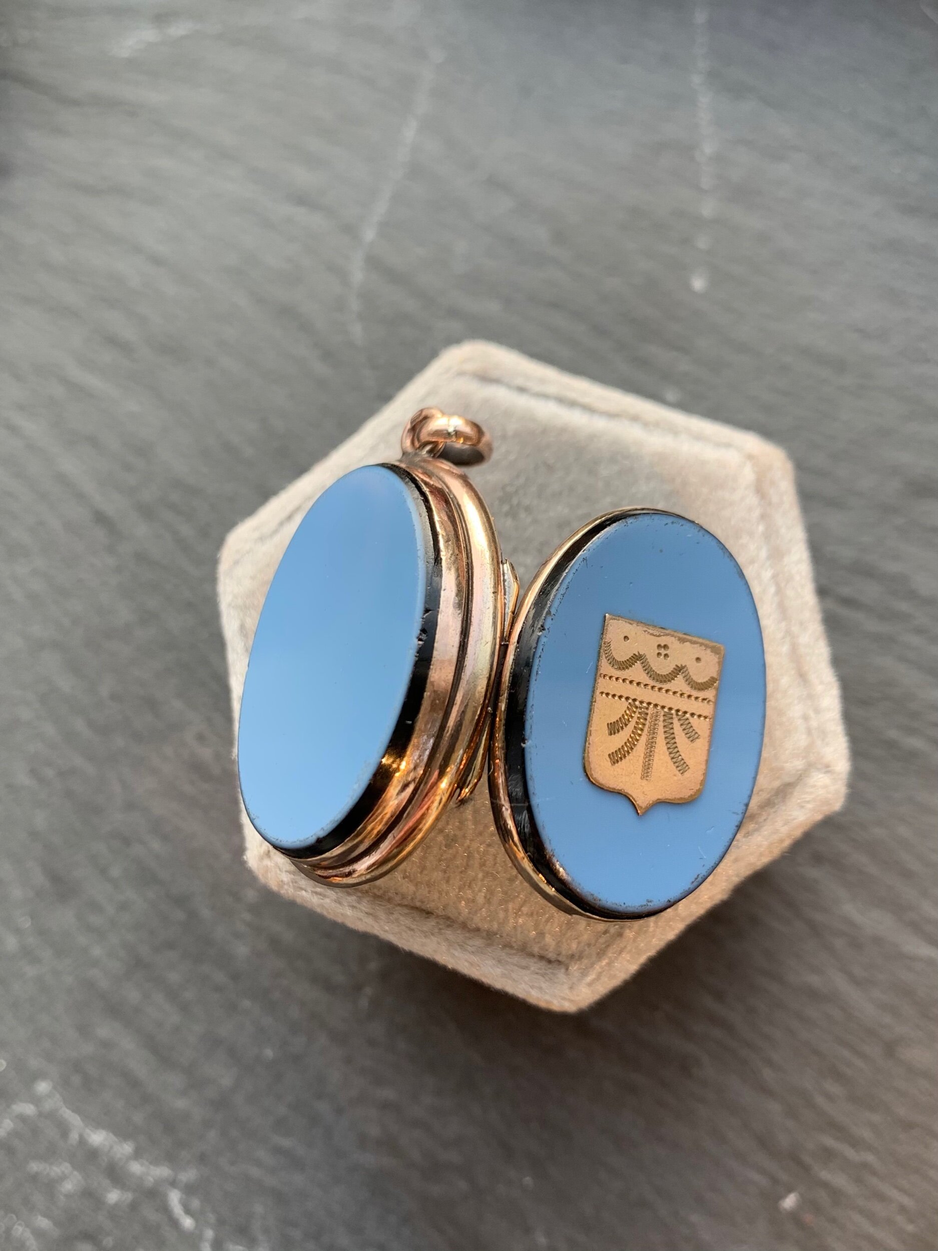 5704089E-1B9D-44F3-9E7C-2BD9F3DA8A11