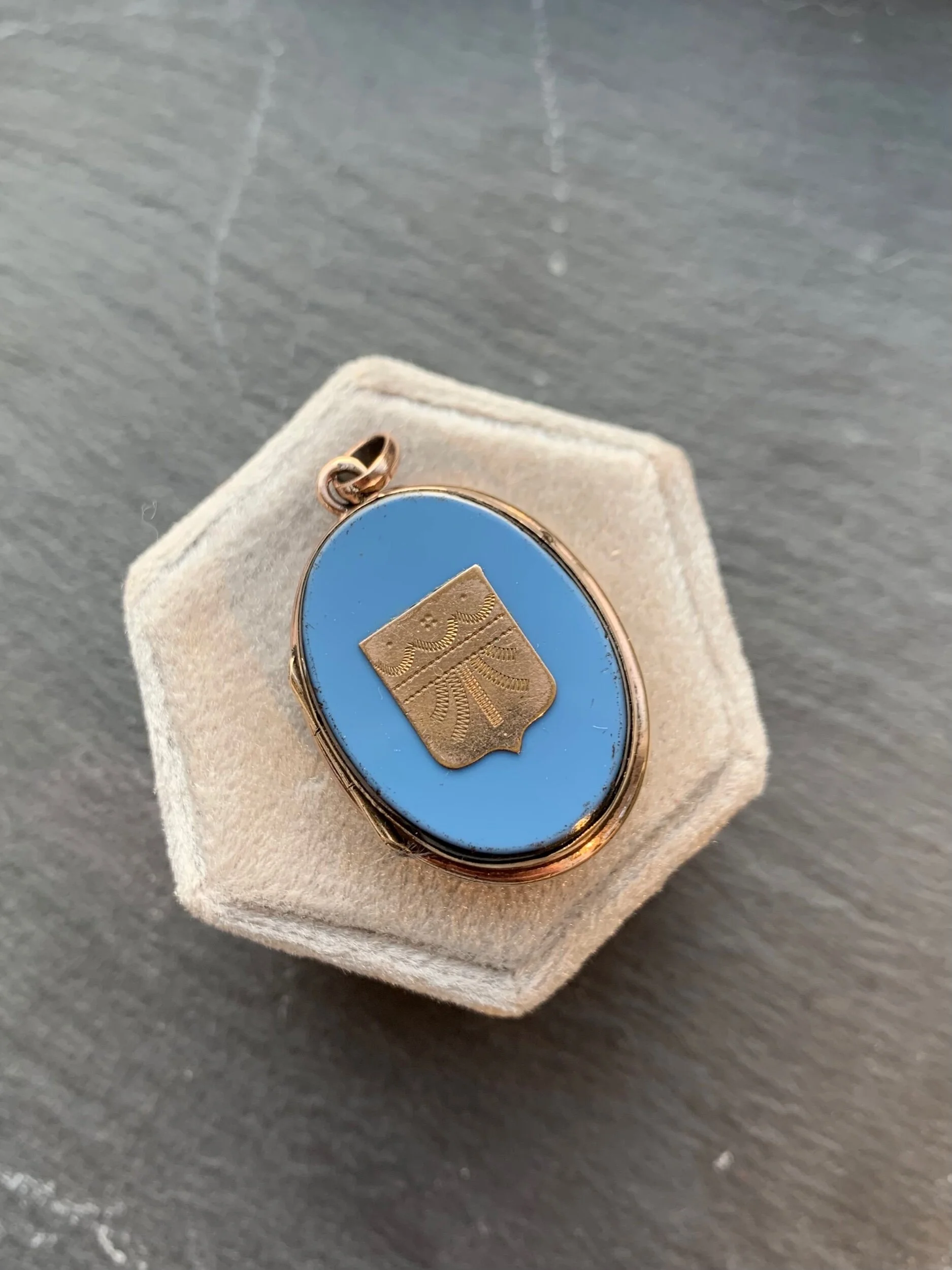 8F515A5F-7B9E-41E9-B177-E77CAB0DA160