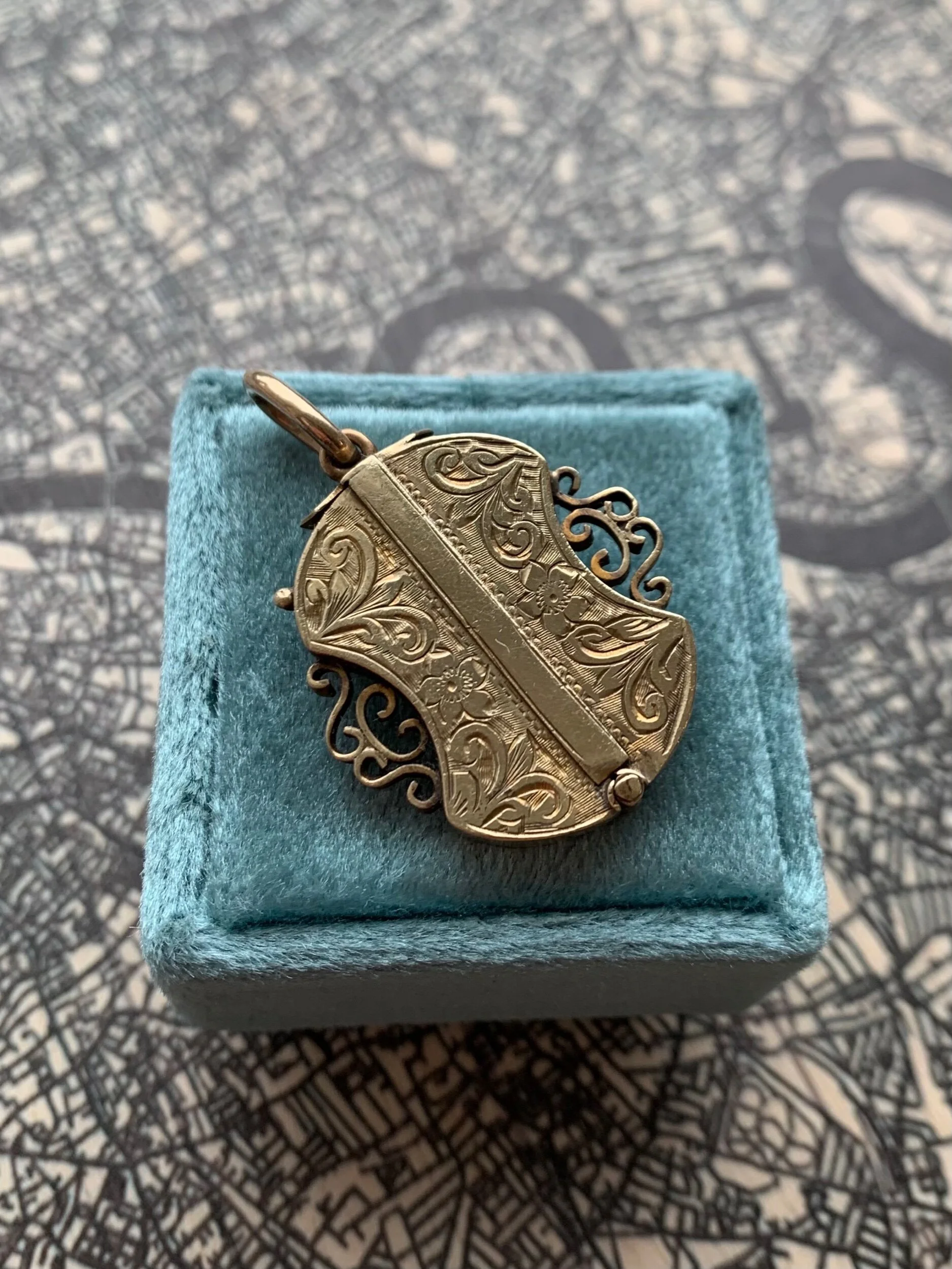 56853D9D-C32A-48DE-BB89-9C18A7894A1B