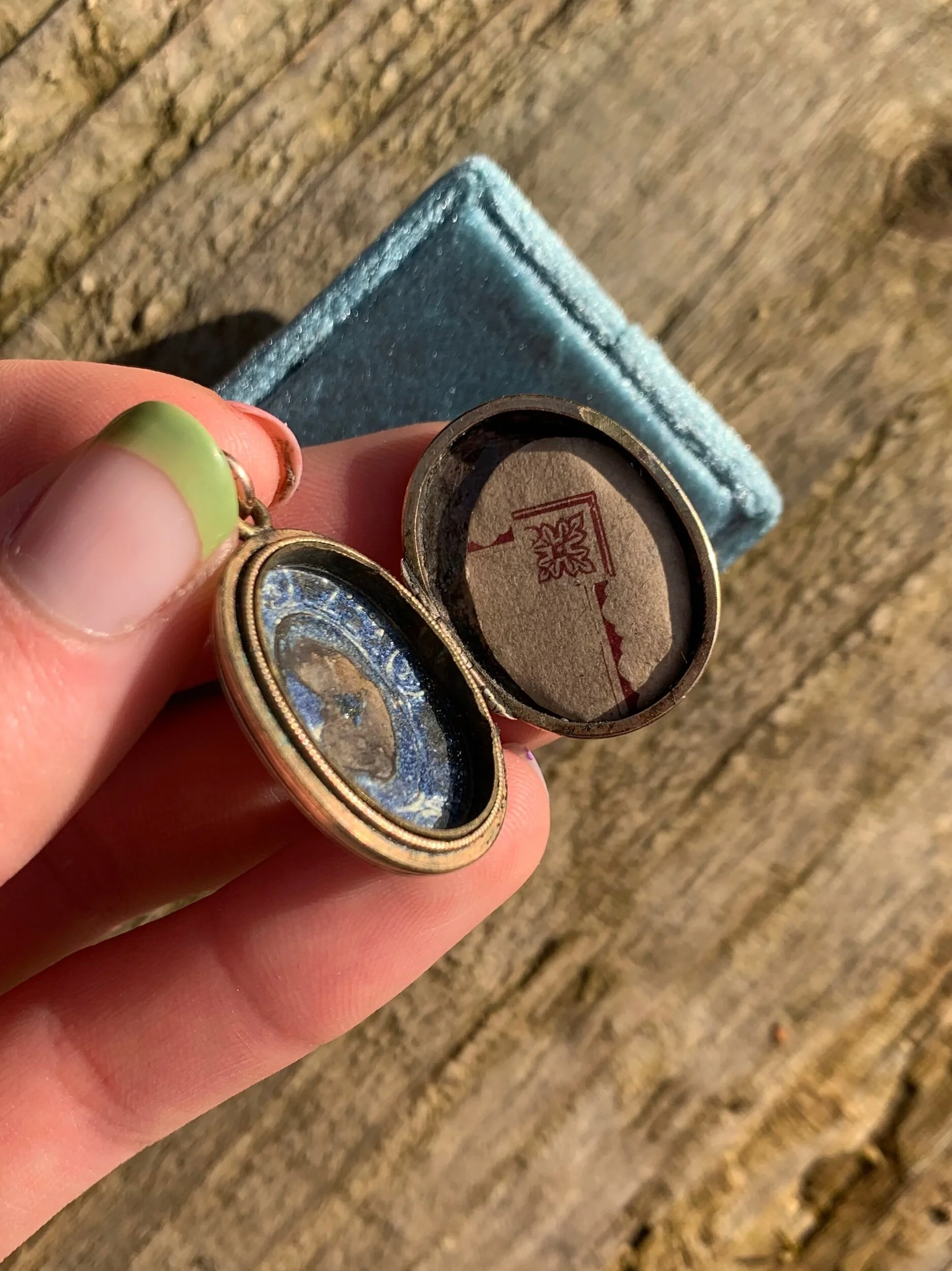 6A3180B0-C089-4903-B870-544521390230