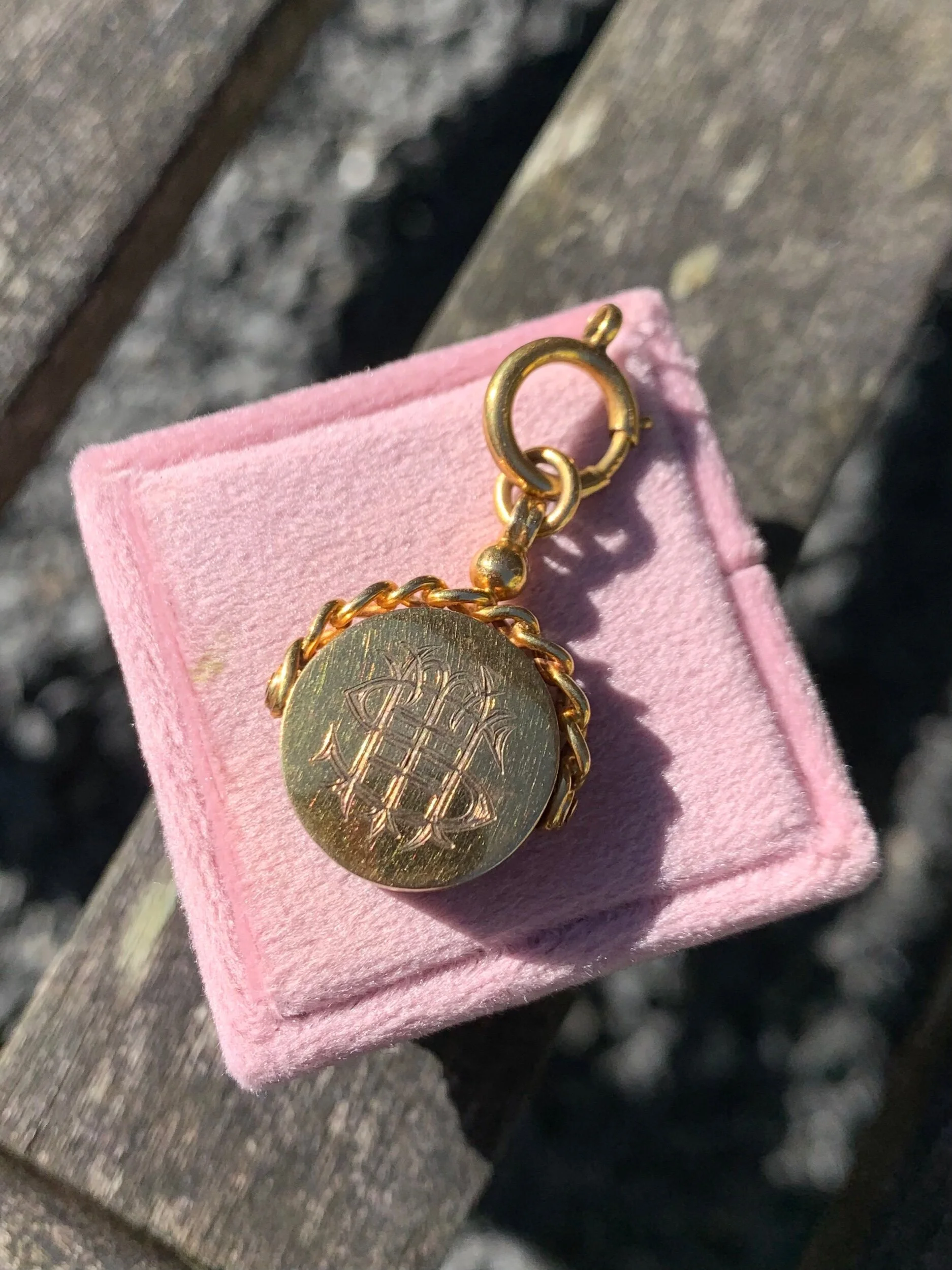 19D394DD-679F-444C-9660-3CCA1BD3546E