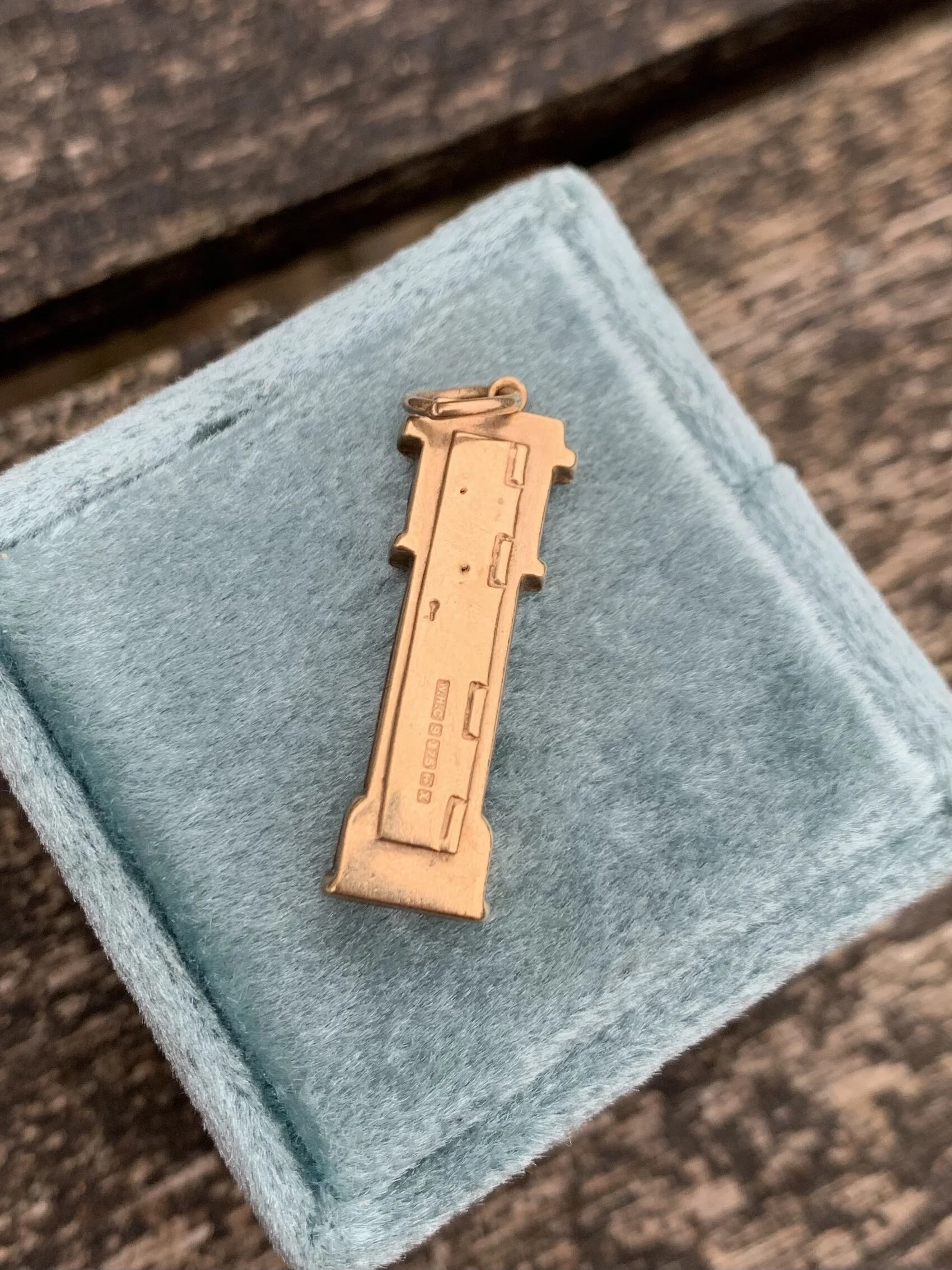 25923998-0B51-4204-A688-011AA1D3F23D