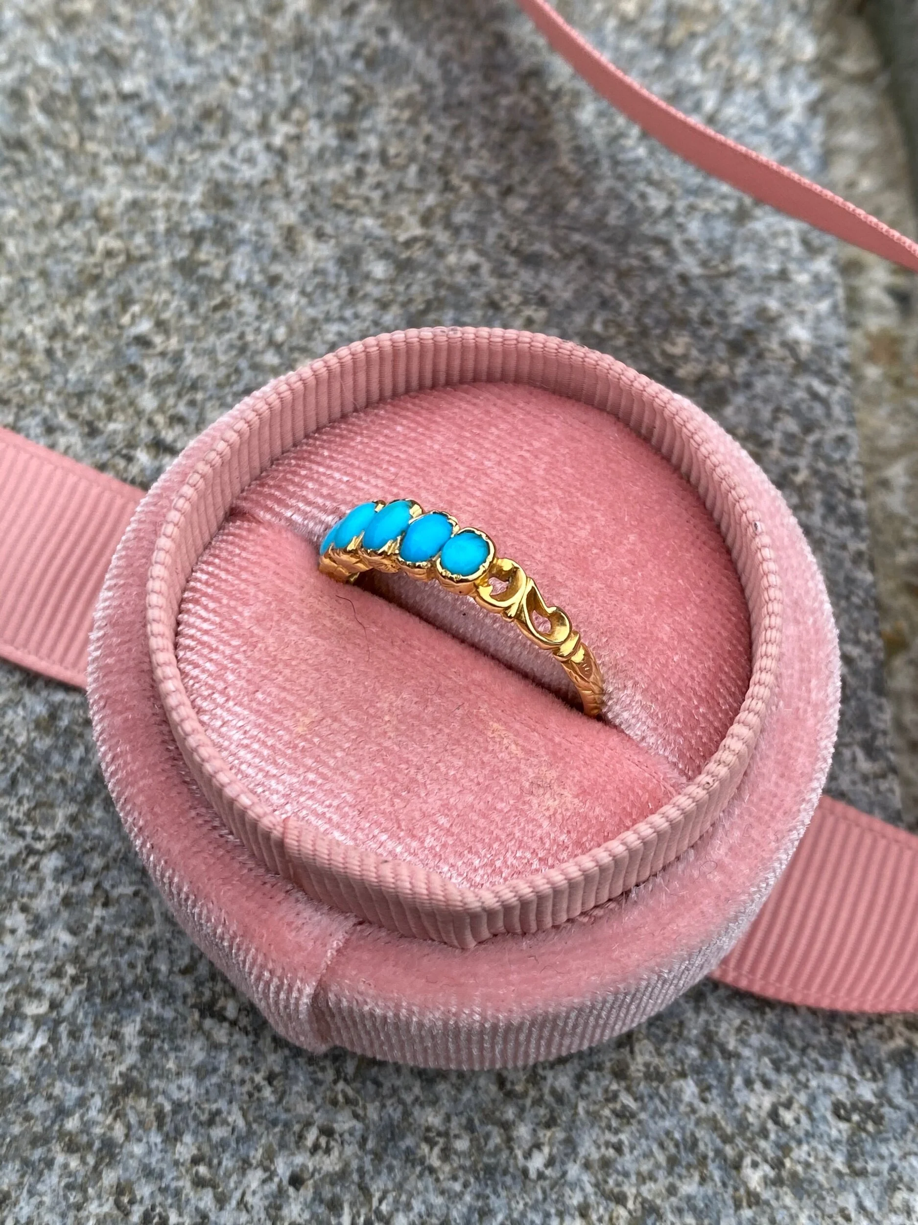 ECB03E0C-EC40-4B5C-9652-781CD5D000F2