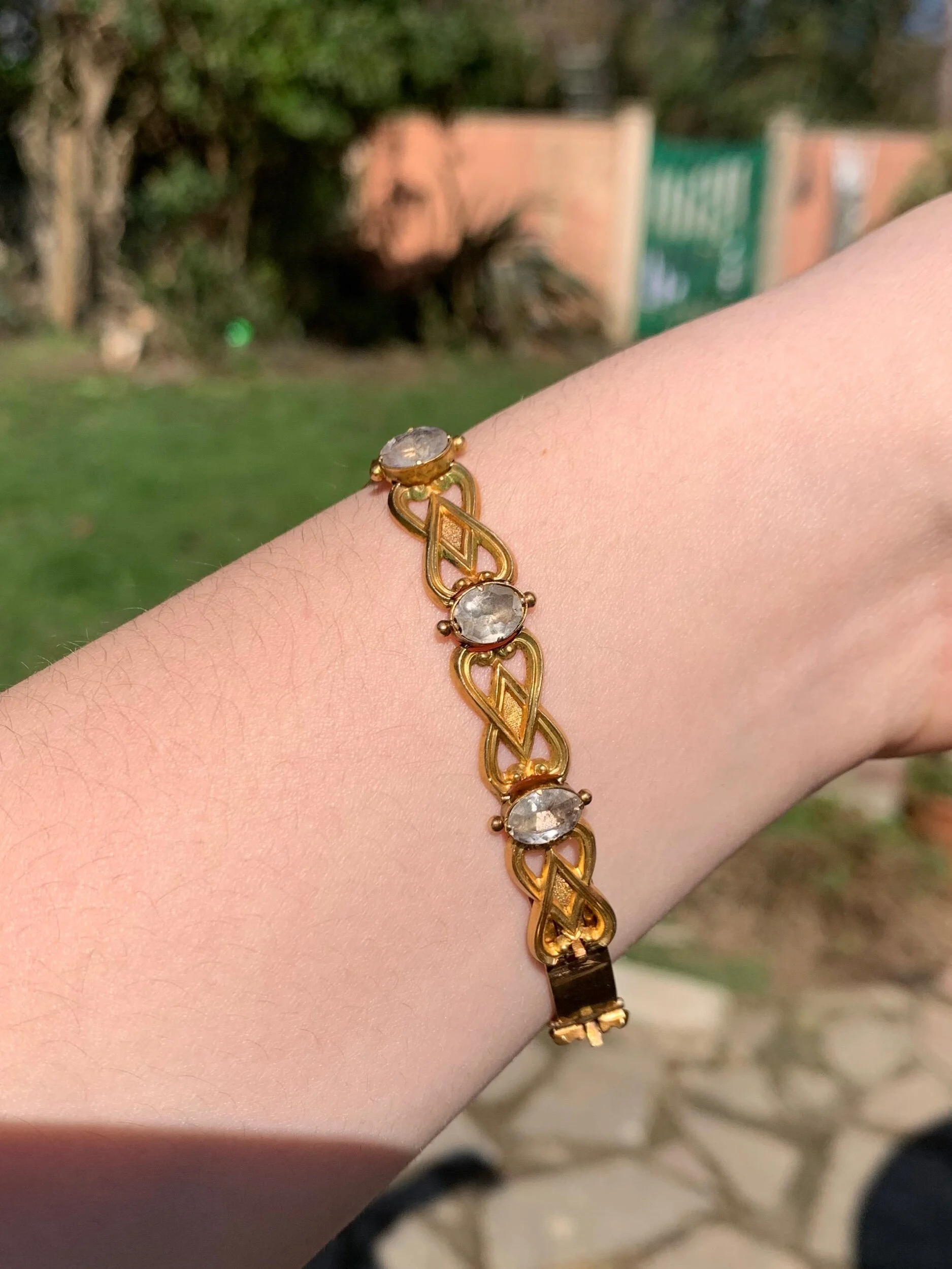 F1E88B25-414A-41F3-A197-0A6B220698D9