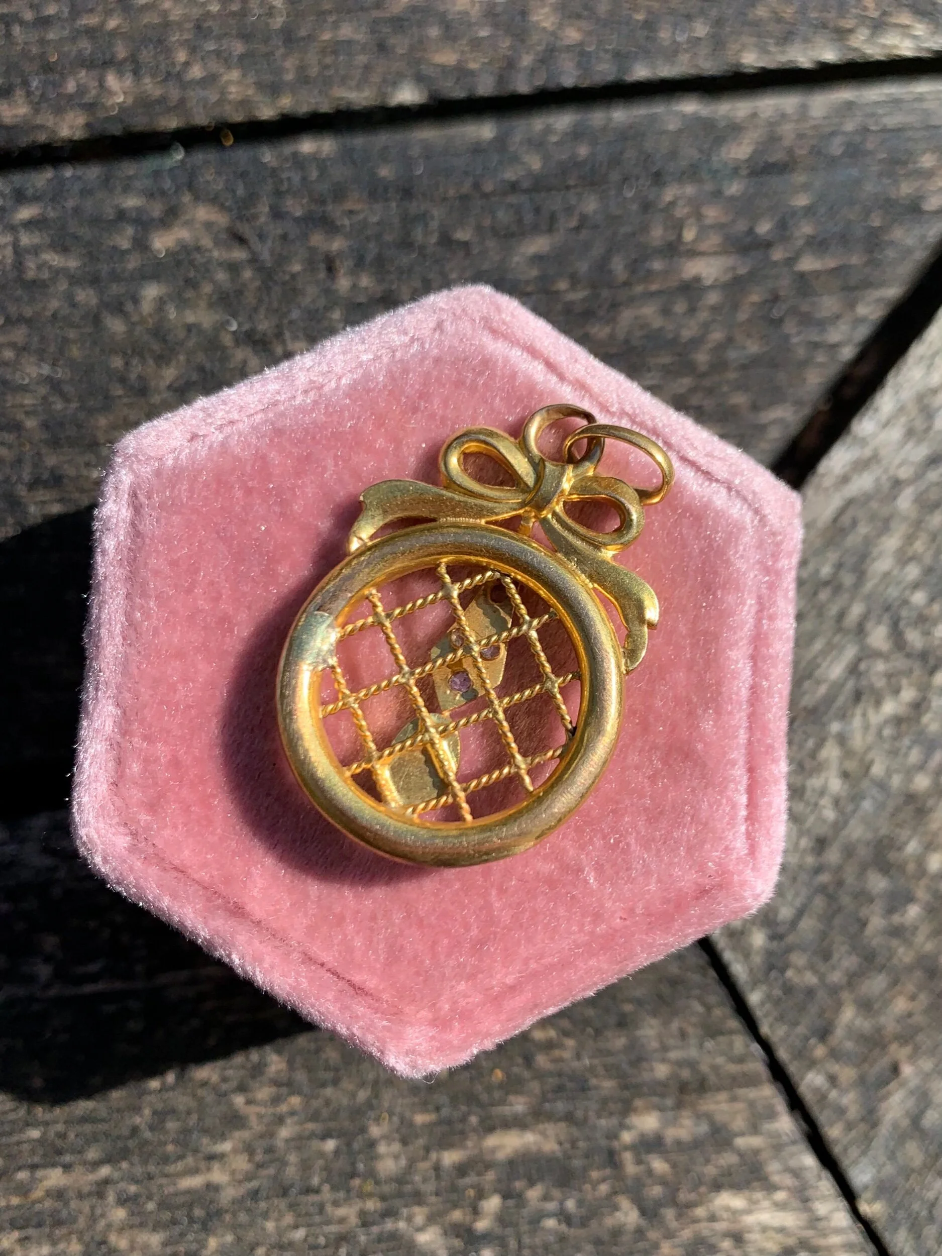 4D4AA74B-E85B-4592-98B0-C33257BF3F2F