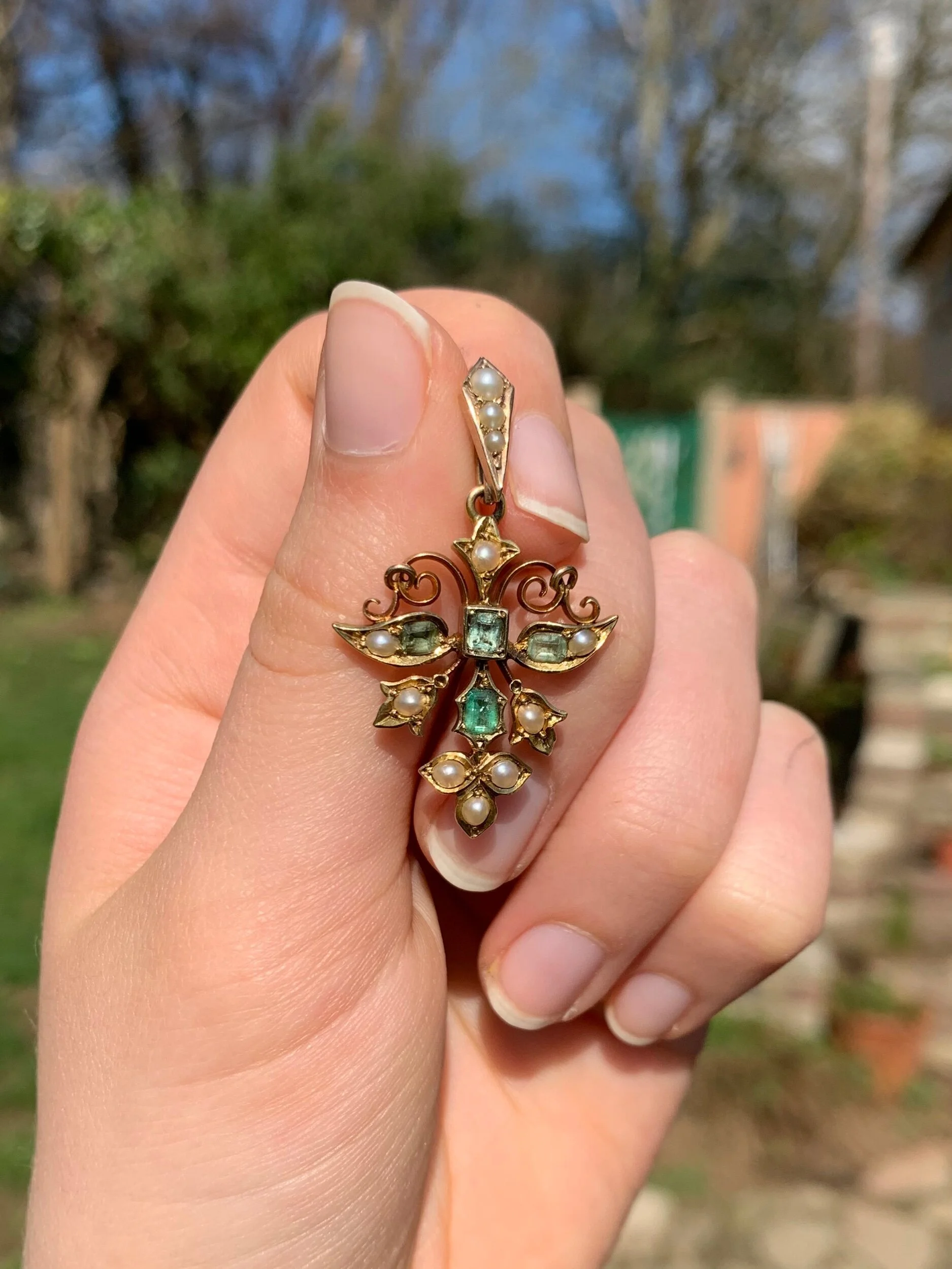 EEACC9F8-A8E9-4C08-825D-42C0B3003515