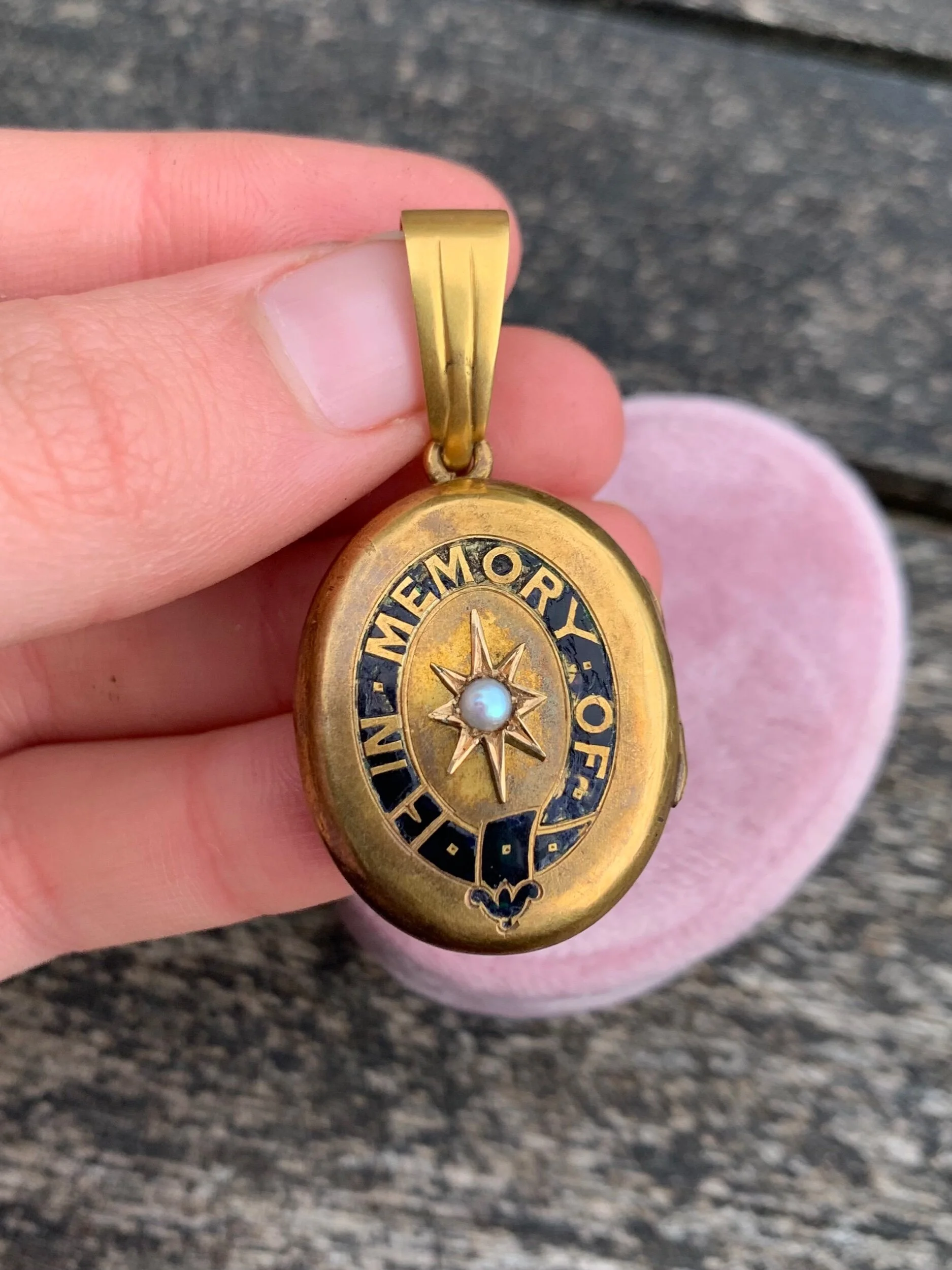 40AD9109-87F2-42D3-B656-41B2C4548244