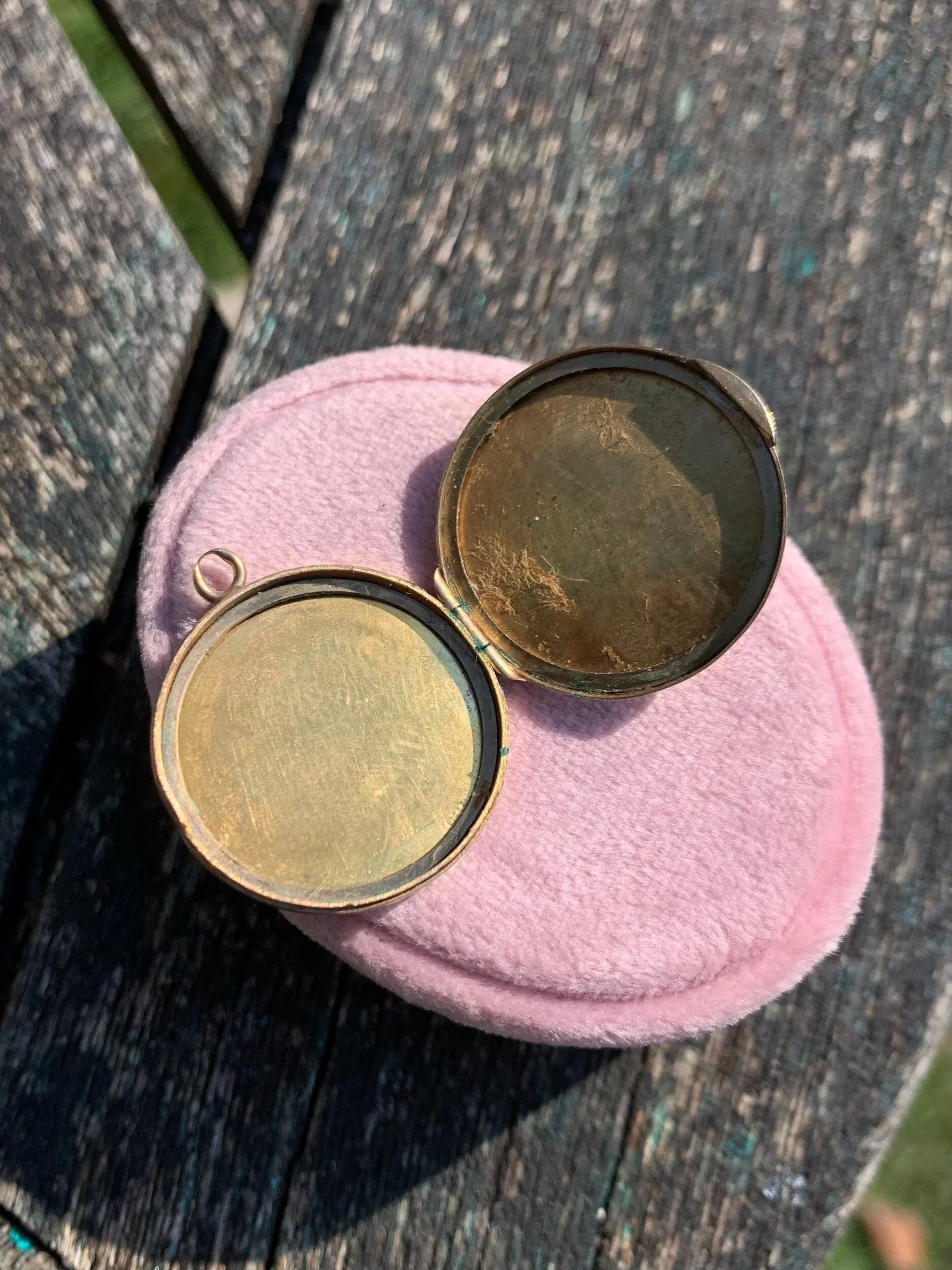 0F99D26B-3E0E-4E3B-A672-9C498F17BAD3