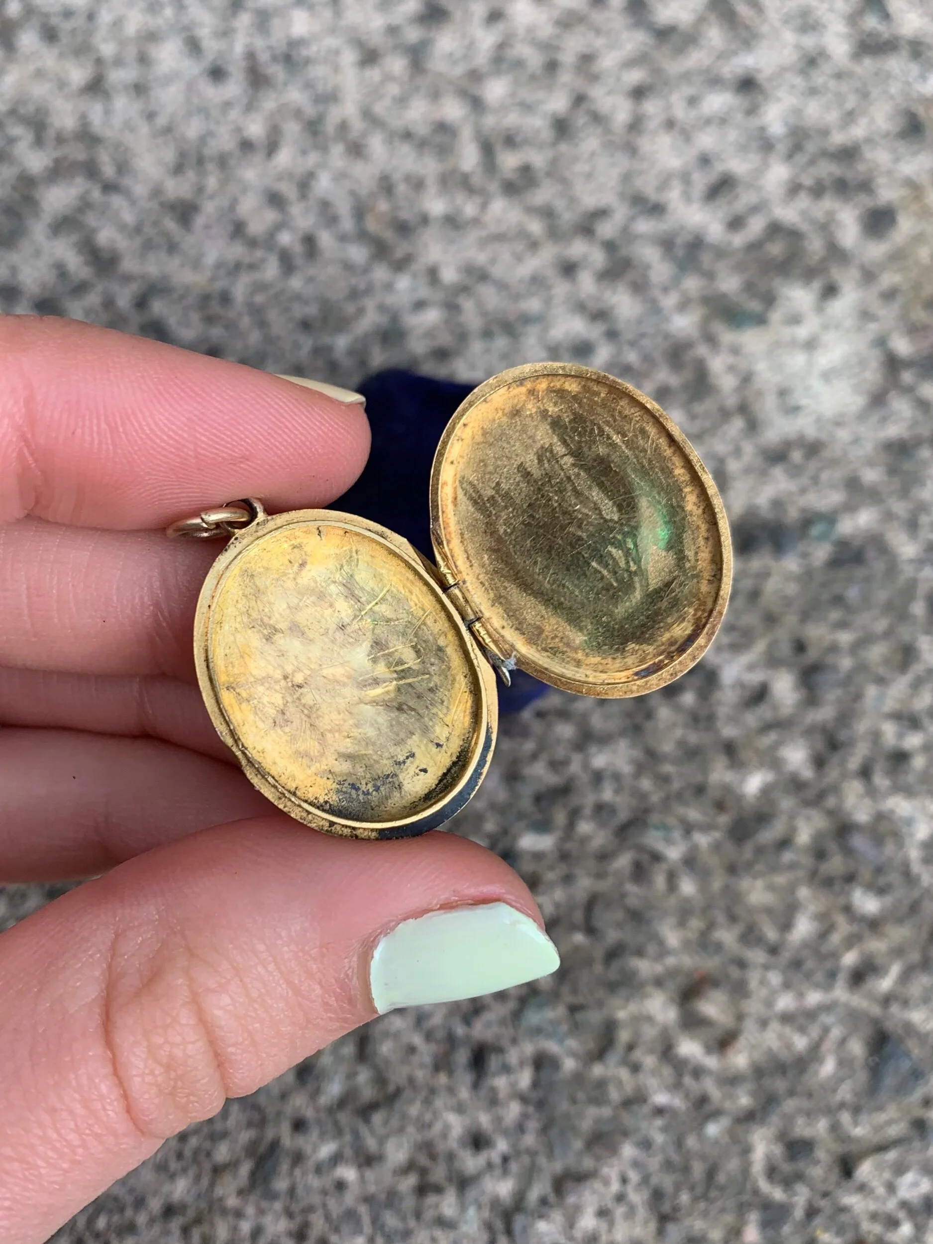 FAC9BB9F-A4DA-42F3-B3EB-CCFE4C097385