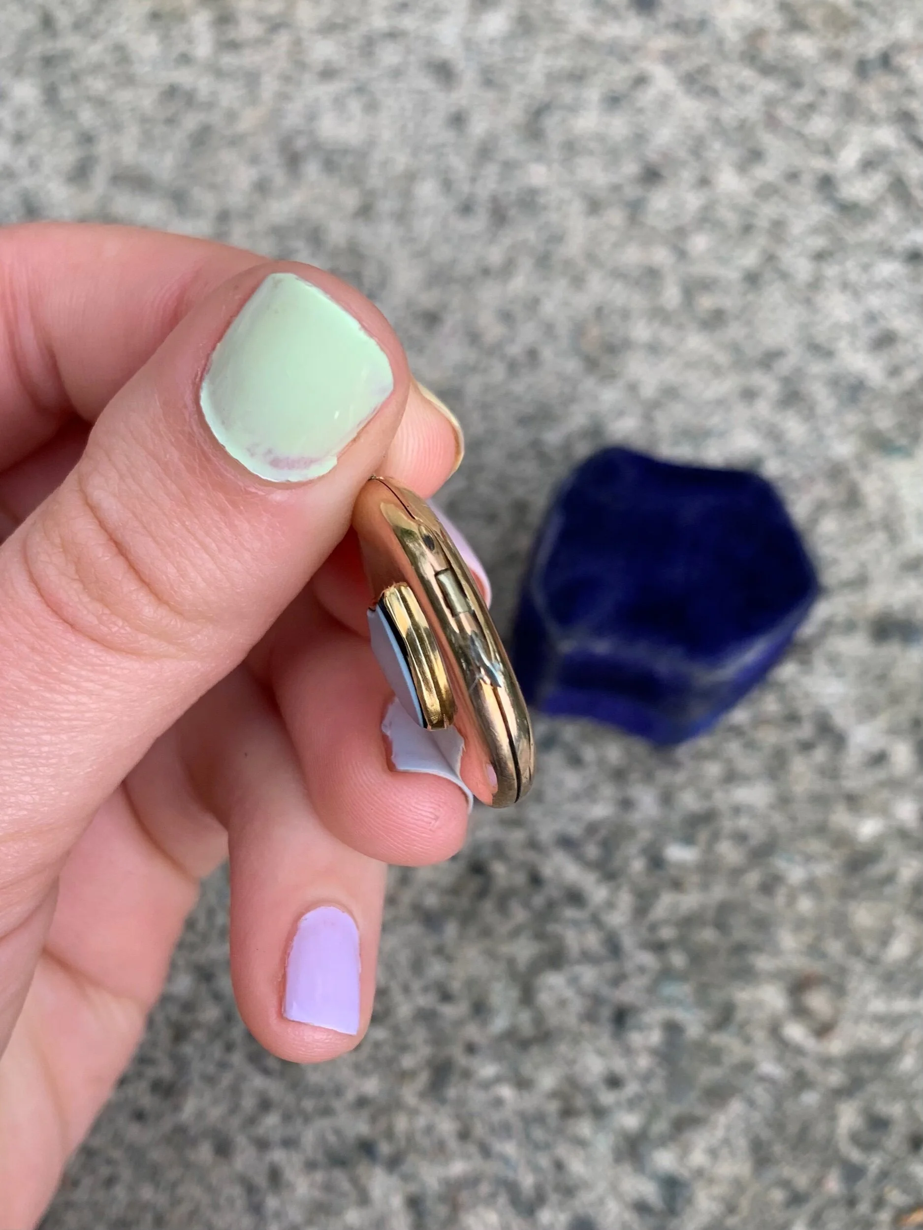 A6F51B38-BB31-45A6-9796-E8E1954D4370