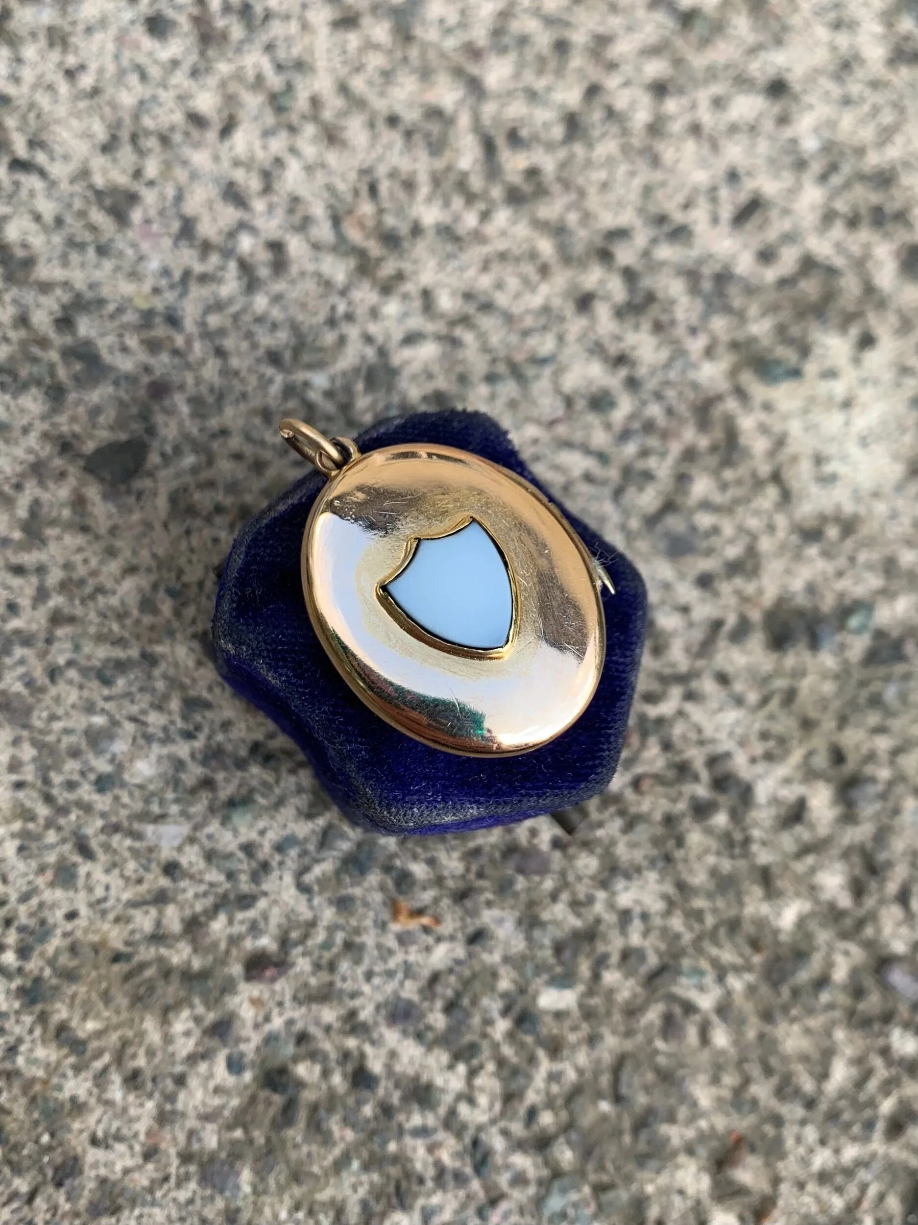 C5DF981F-5AB1-4532-B0FA-543ACC08D3BD