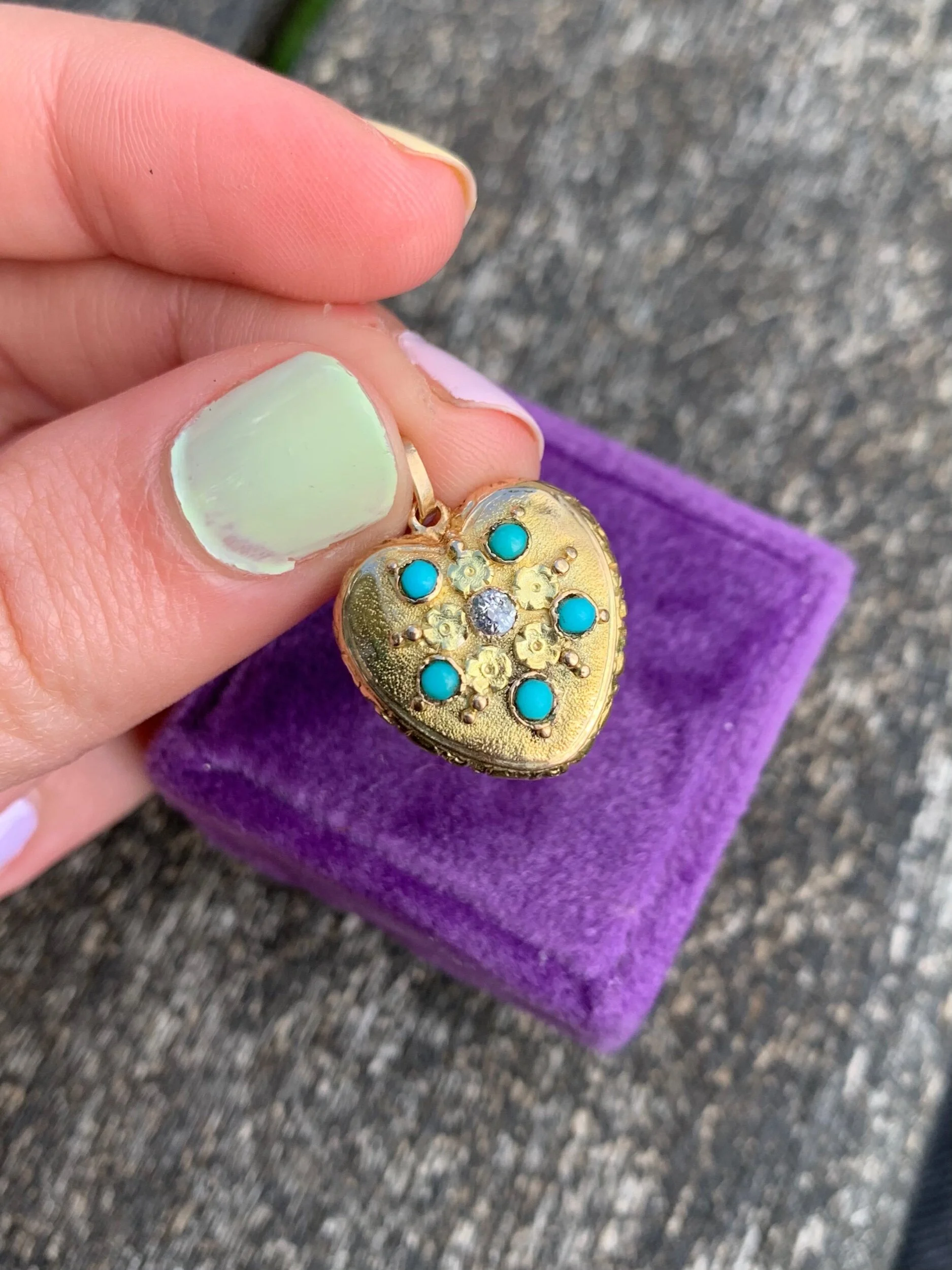 6BB1CBC6-7B77-467D-AE62-9A6E25BD11A2